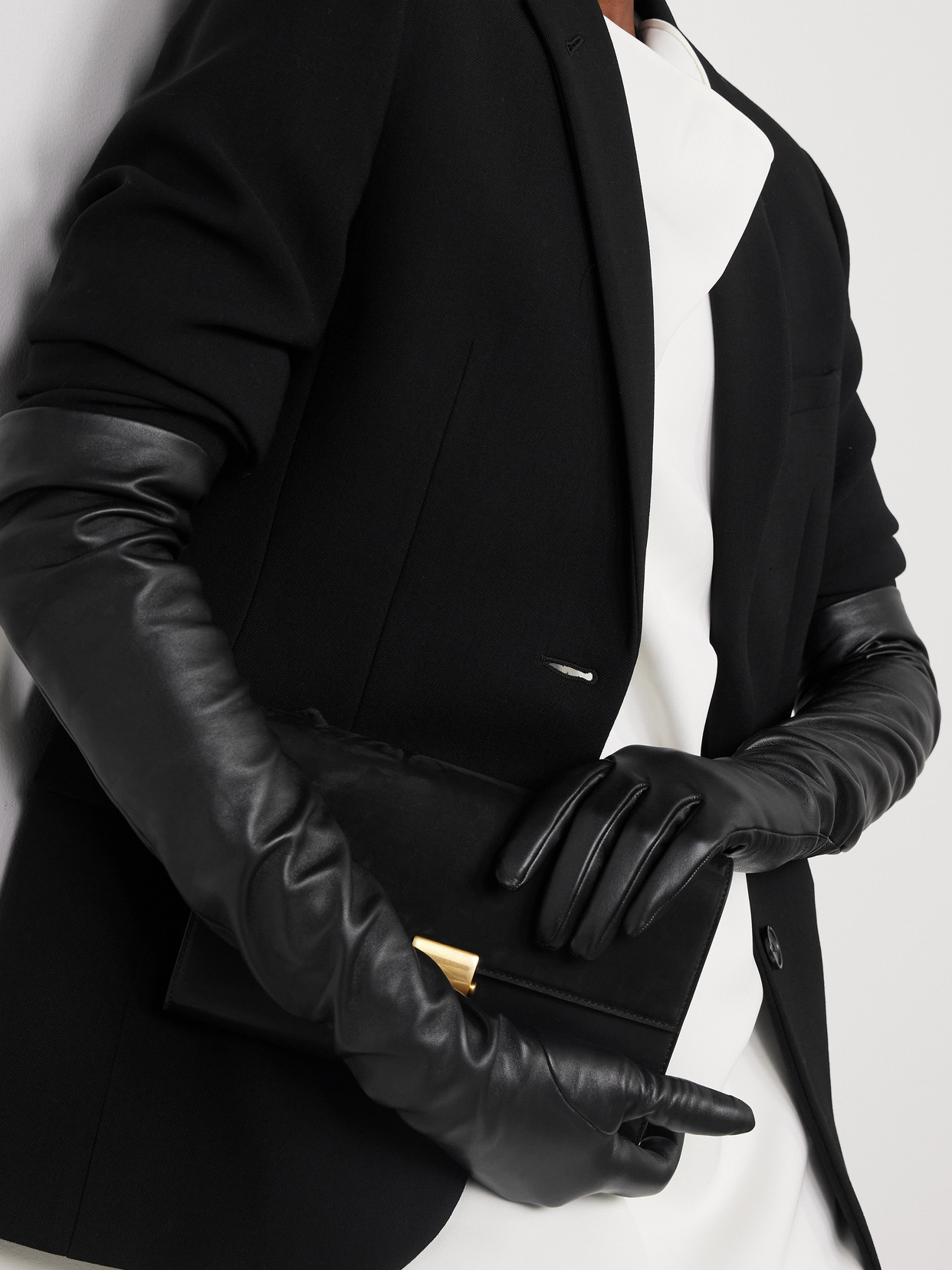 The Row Simon Leather Gloves In Black