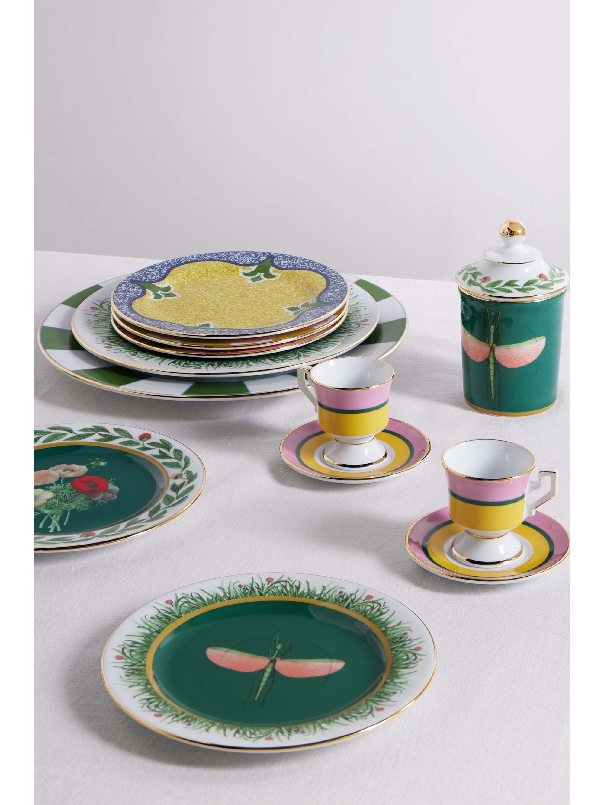 Set of six 20cm gold plated porcelain dessert plates