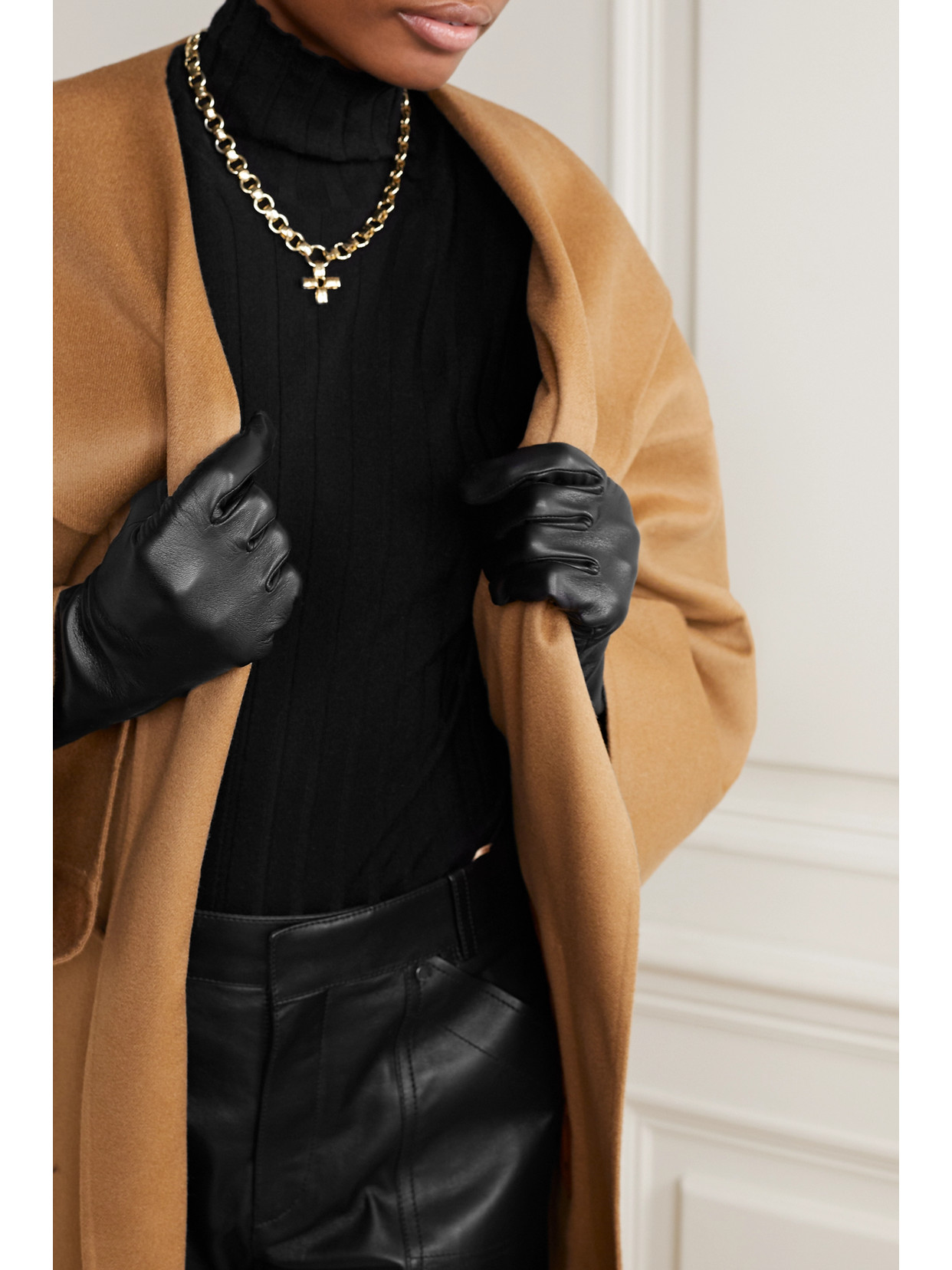 Agnelle Celia Leather Gloves In Black