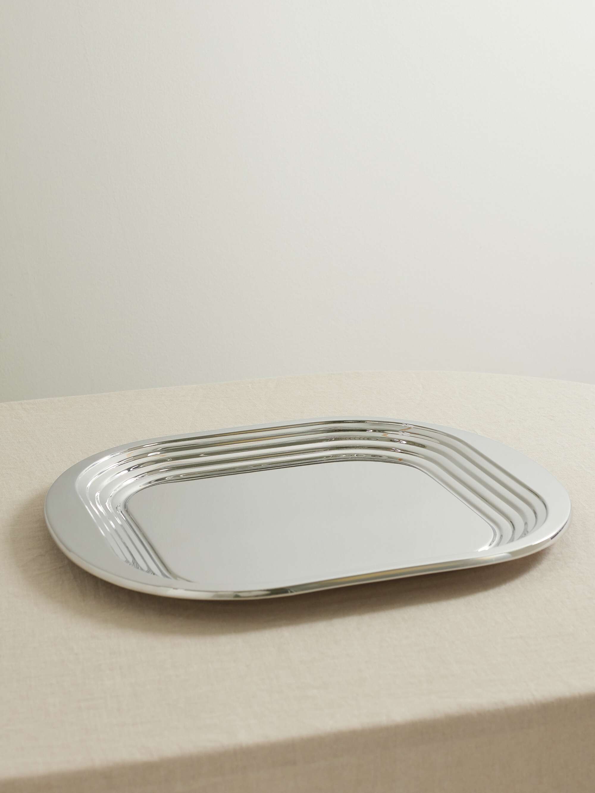 Form fluted stainless steel tray