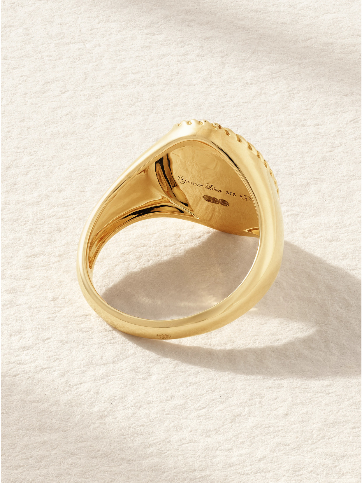 Yvonne Léon 9-karat Gold, Agate And Diamond Signet Ring In Gold