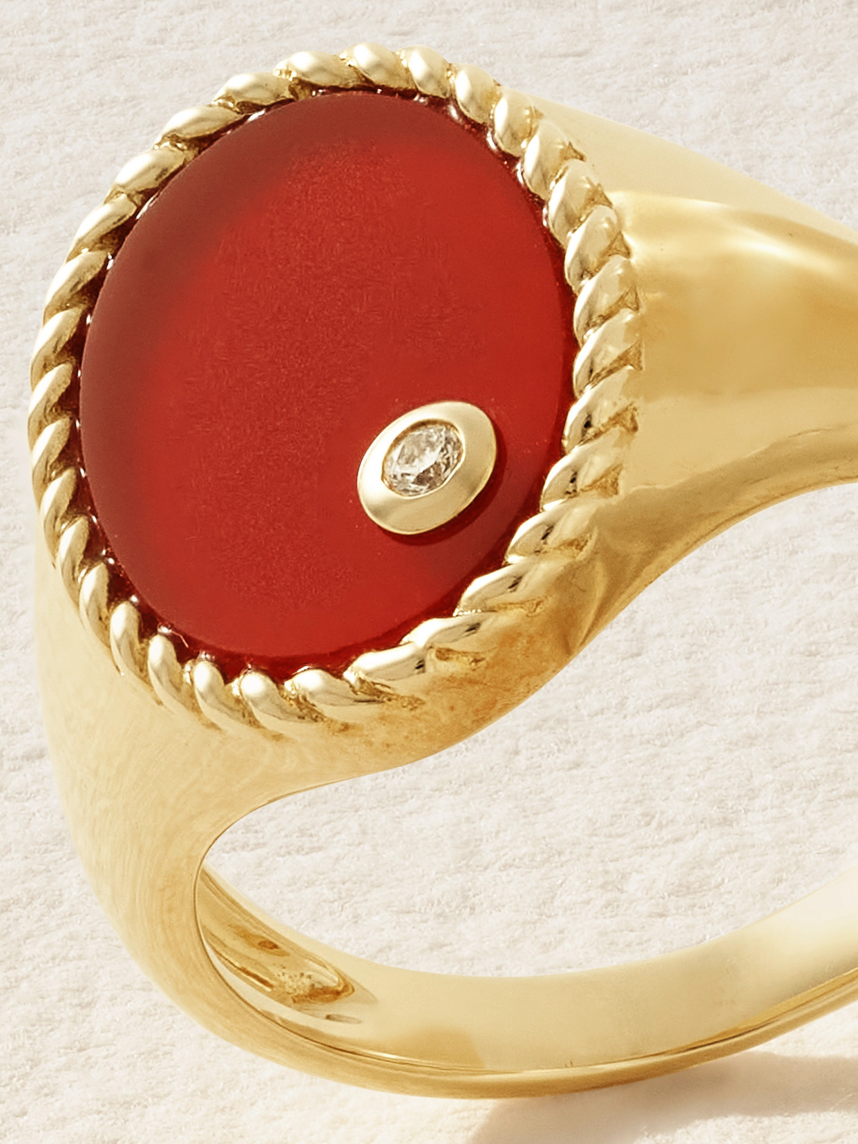Yvonne Léon 9-karat Gold, Agate And Diamond Signet Ring In Gold