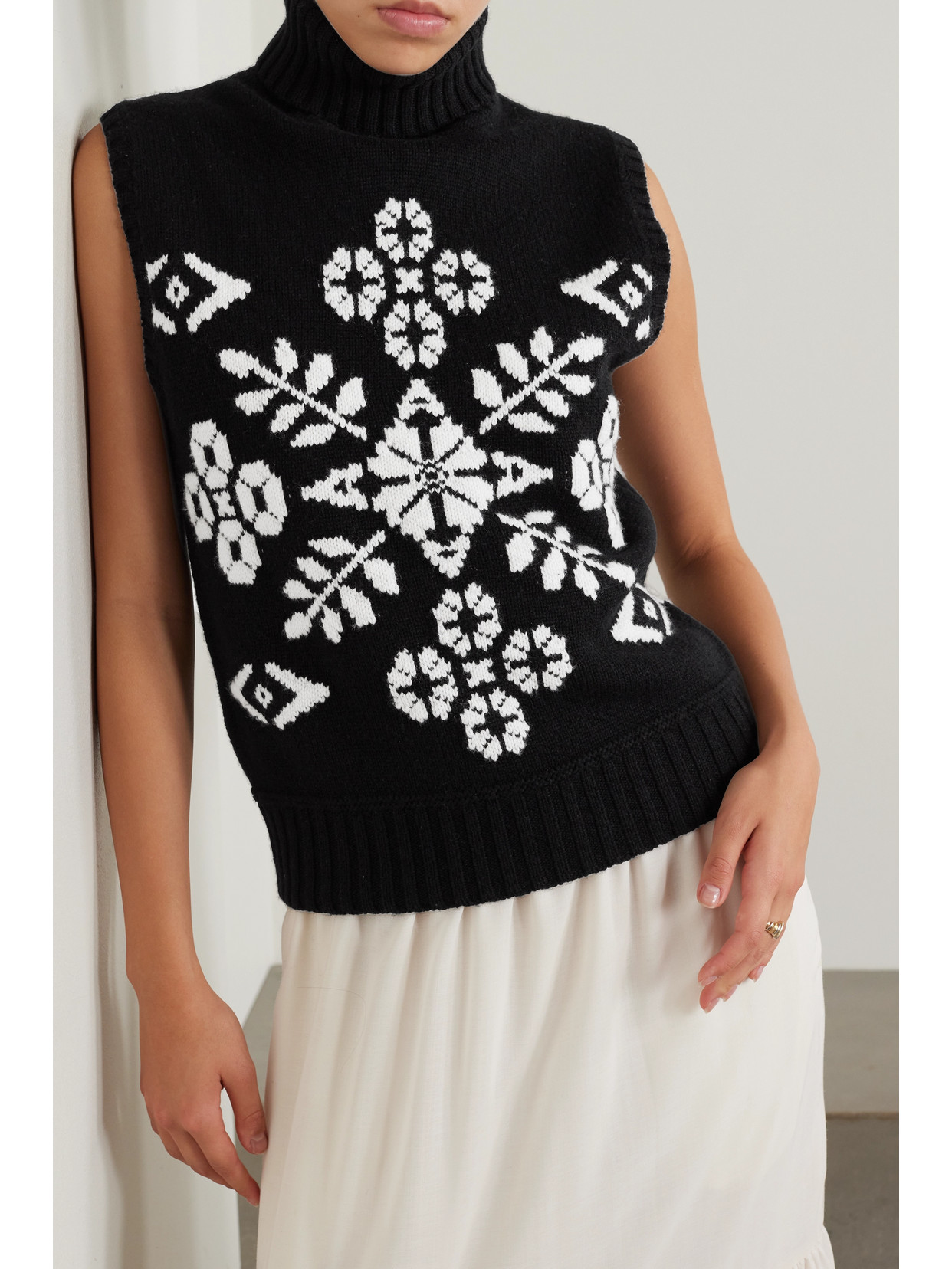 Shop Max Mara Vivy Jacquard-knit Wool And Cashmere-blend Turtleneck Vest In Black