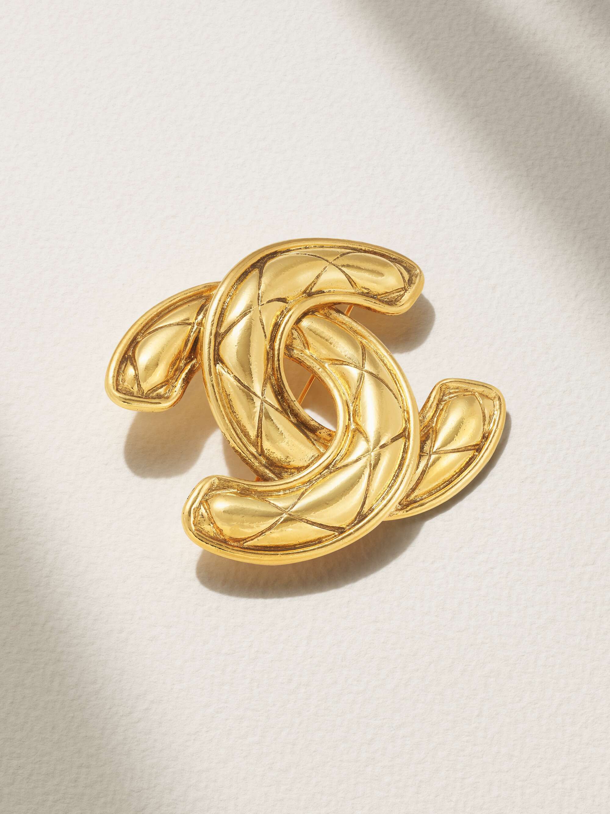 Vintage Brooch CHANEL CC Logo Monogram Quilted Brooch Pin Jewelry Gold 80's  -  Sweden