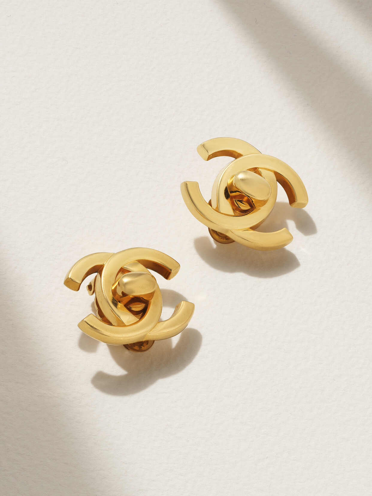 Vintage Chanel - Gold-plated Clip Earrings - One size