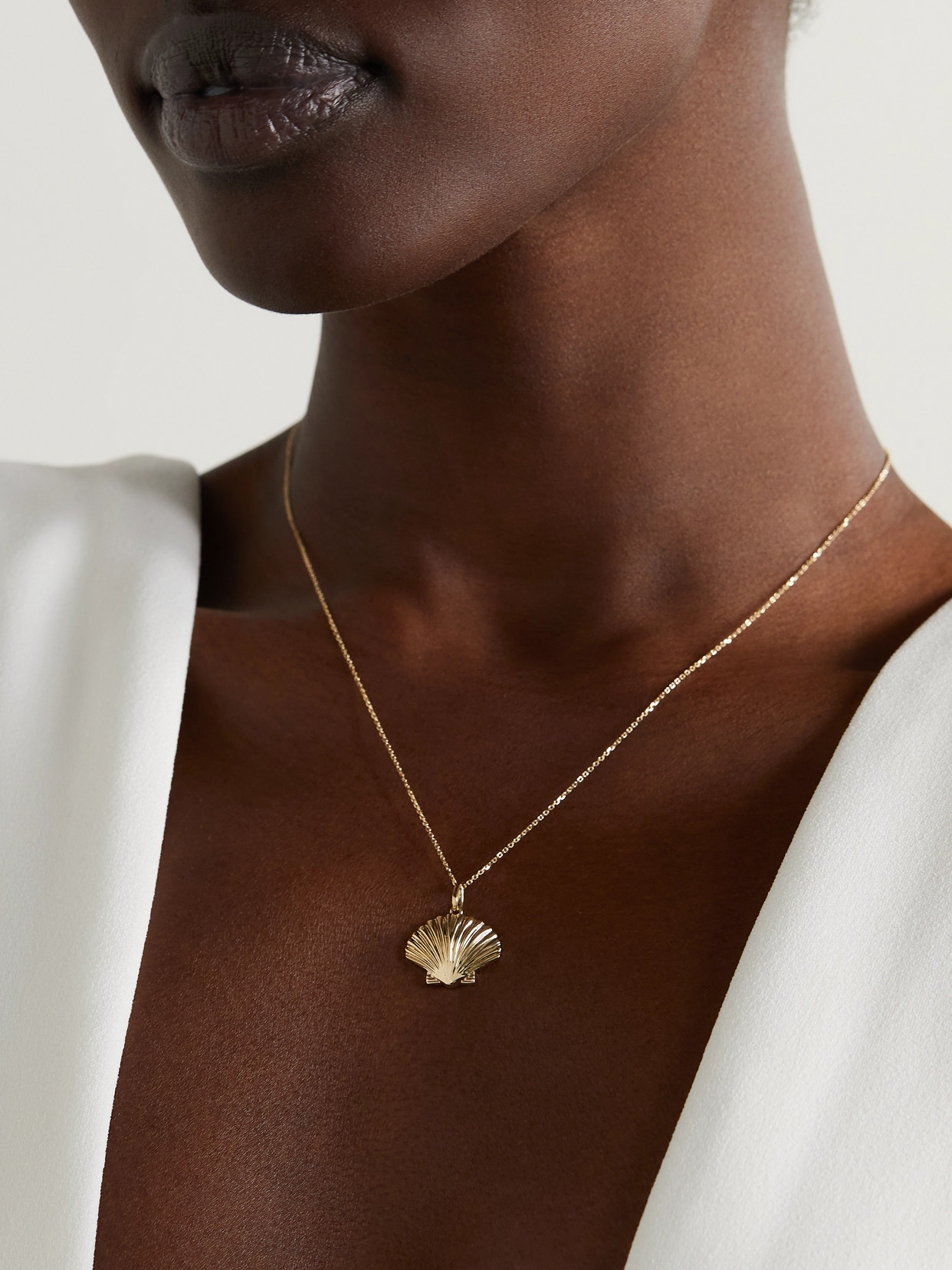 Mateo Small Venus 14-karat Gold Necklace In Gold