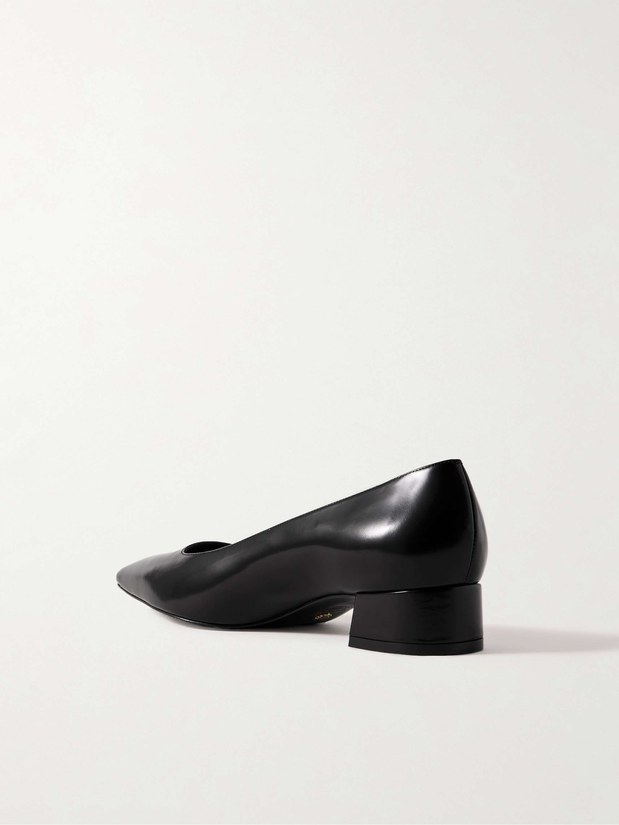 STUART WEITZMAN 