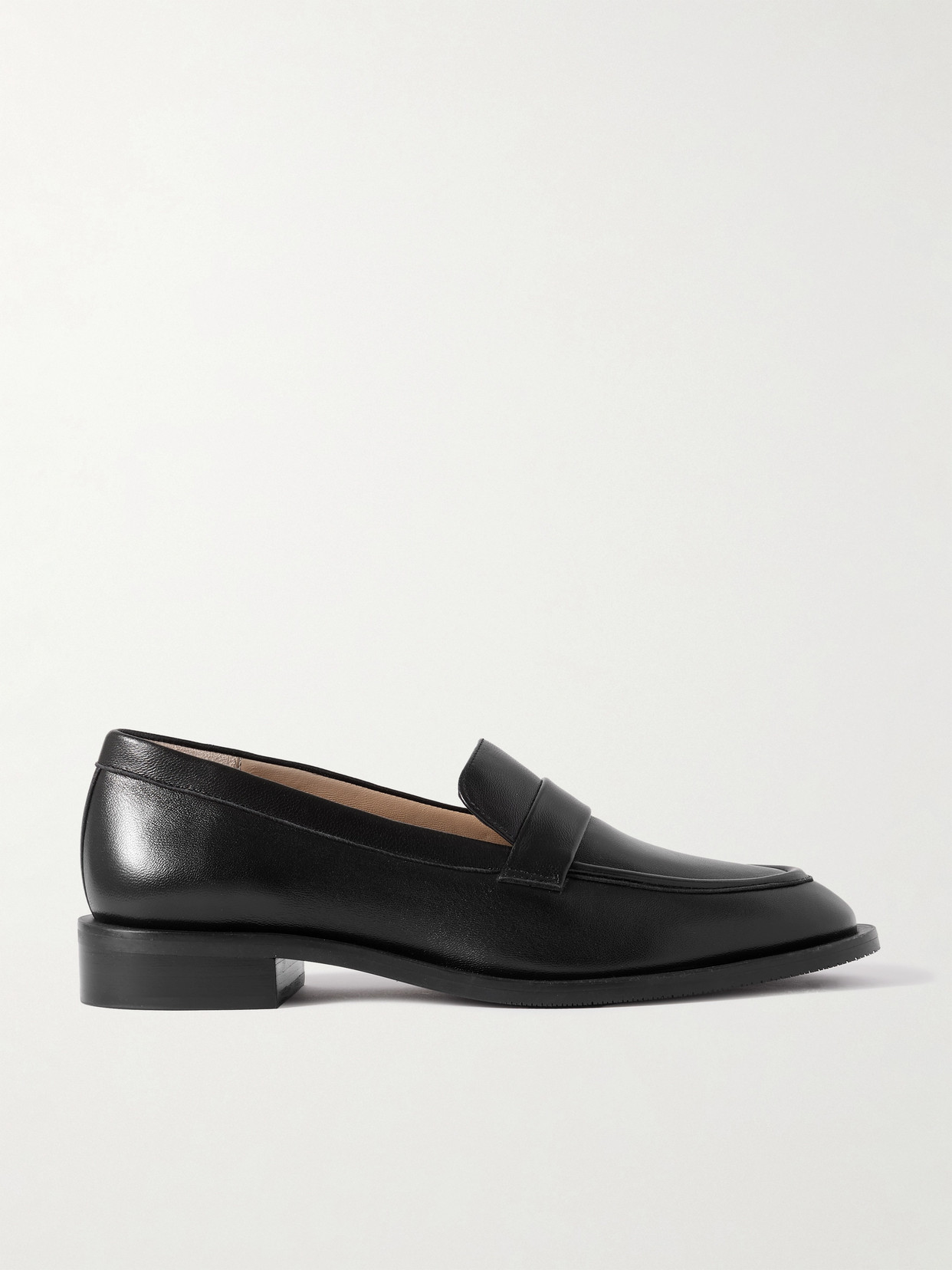 Stuart Weitzman Palmer Sleek Leather Loafers In Black