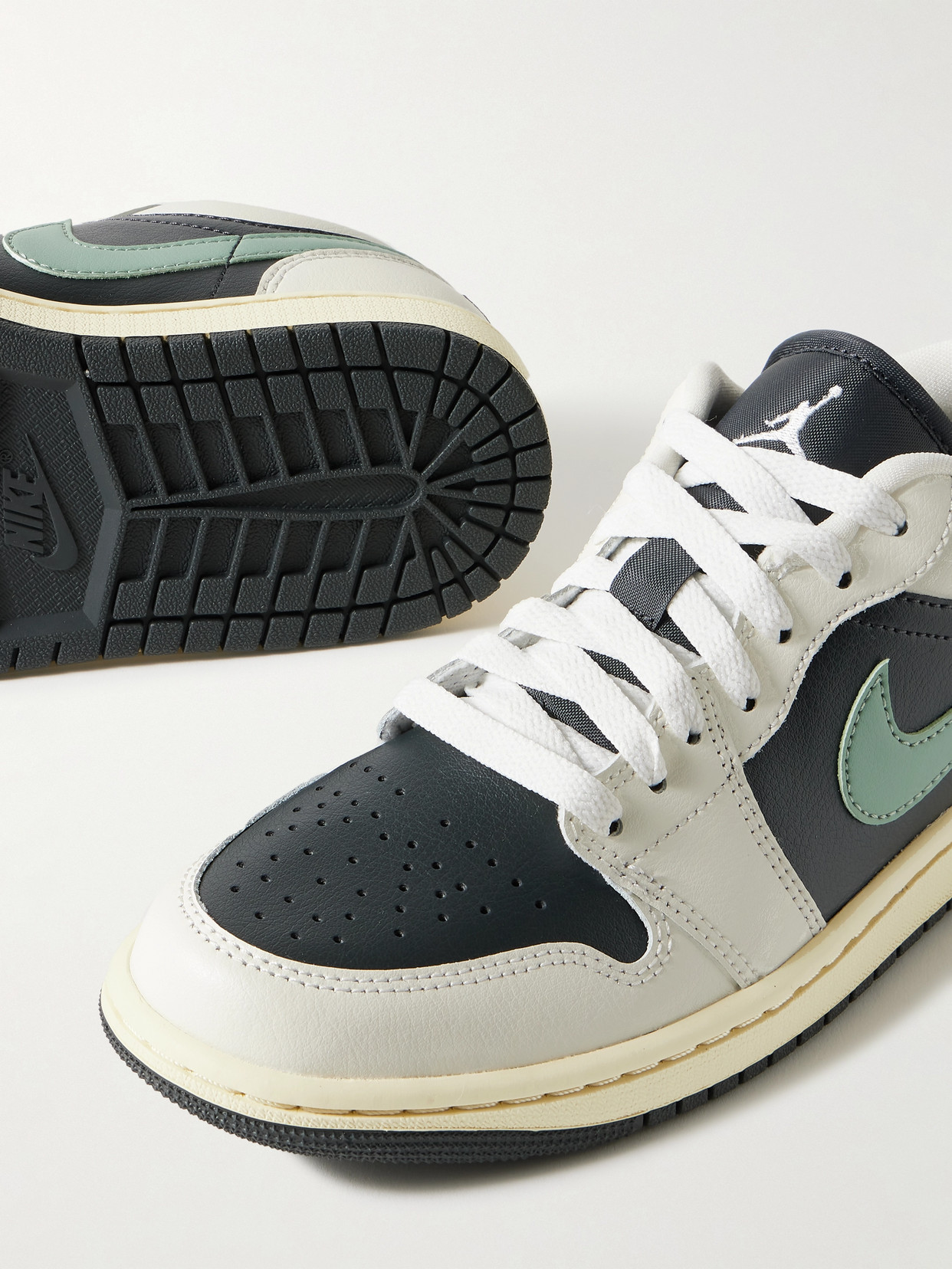NIKE AIR JORDAN 1 LOW LEATHER SNEAKERS