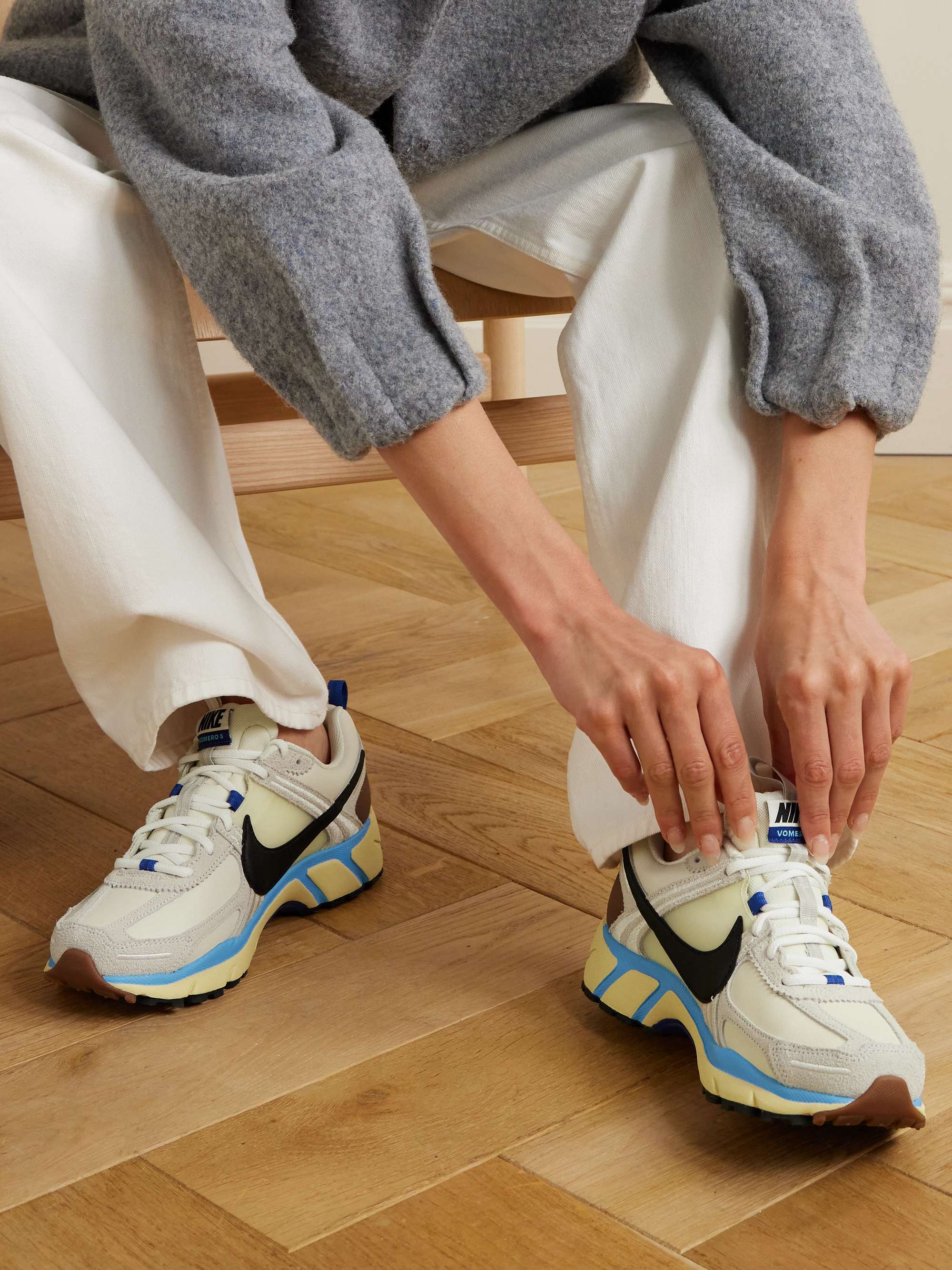 NIKE 
