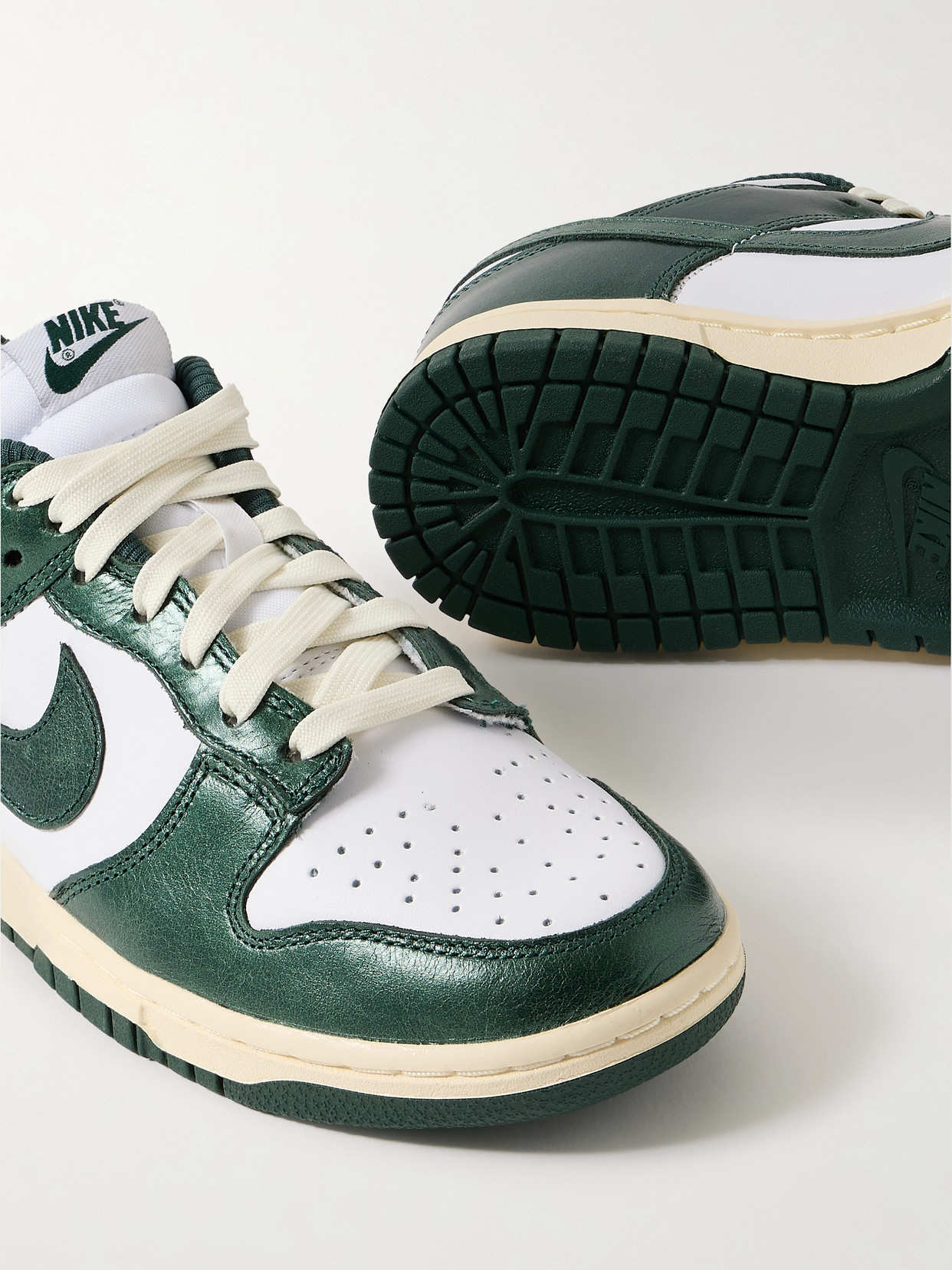 Dunk Low Sneakers