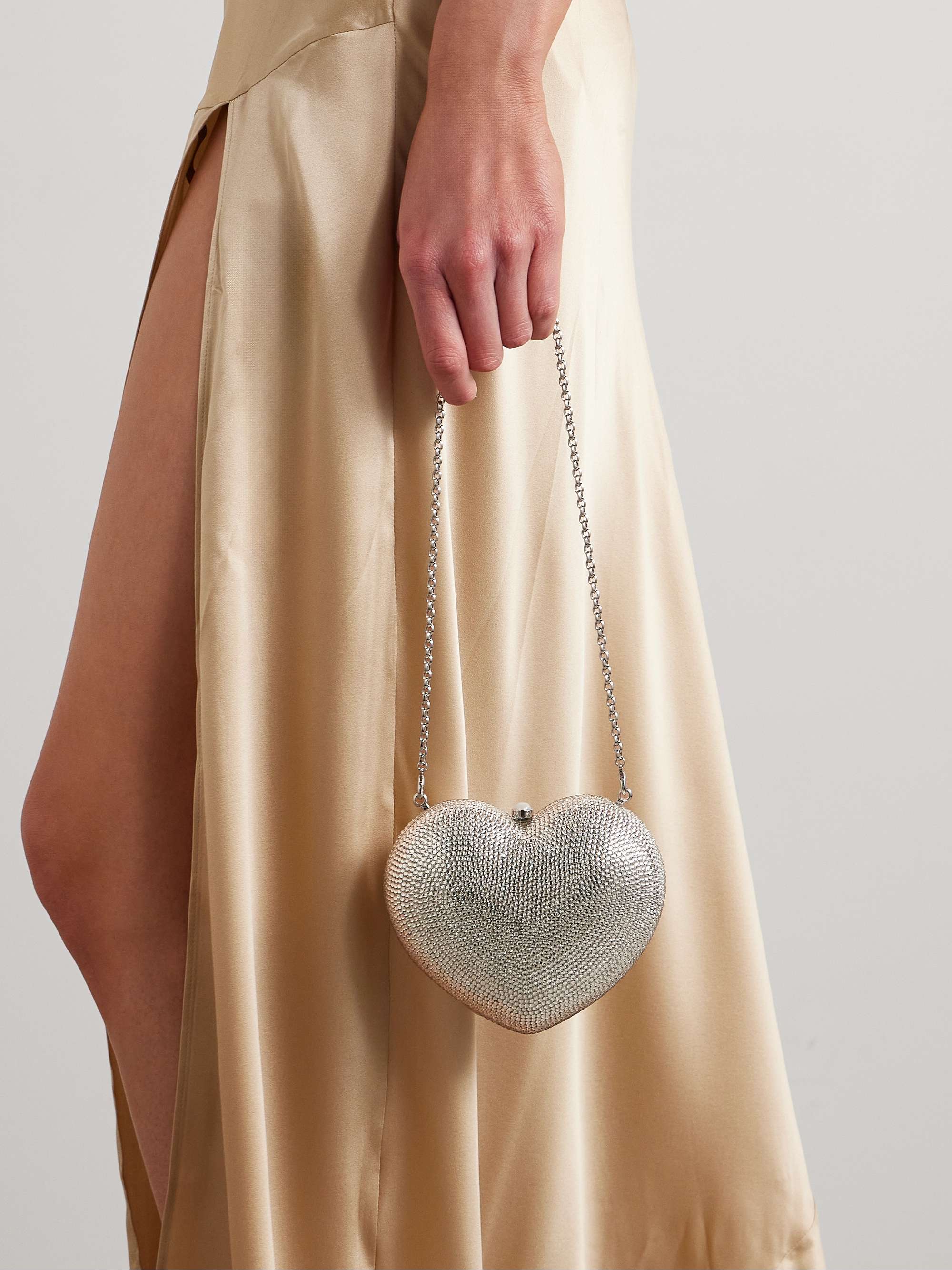 JUDITH LEIBER COUTURE Pochette en métal argenté à cristaux Petit Coeur