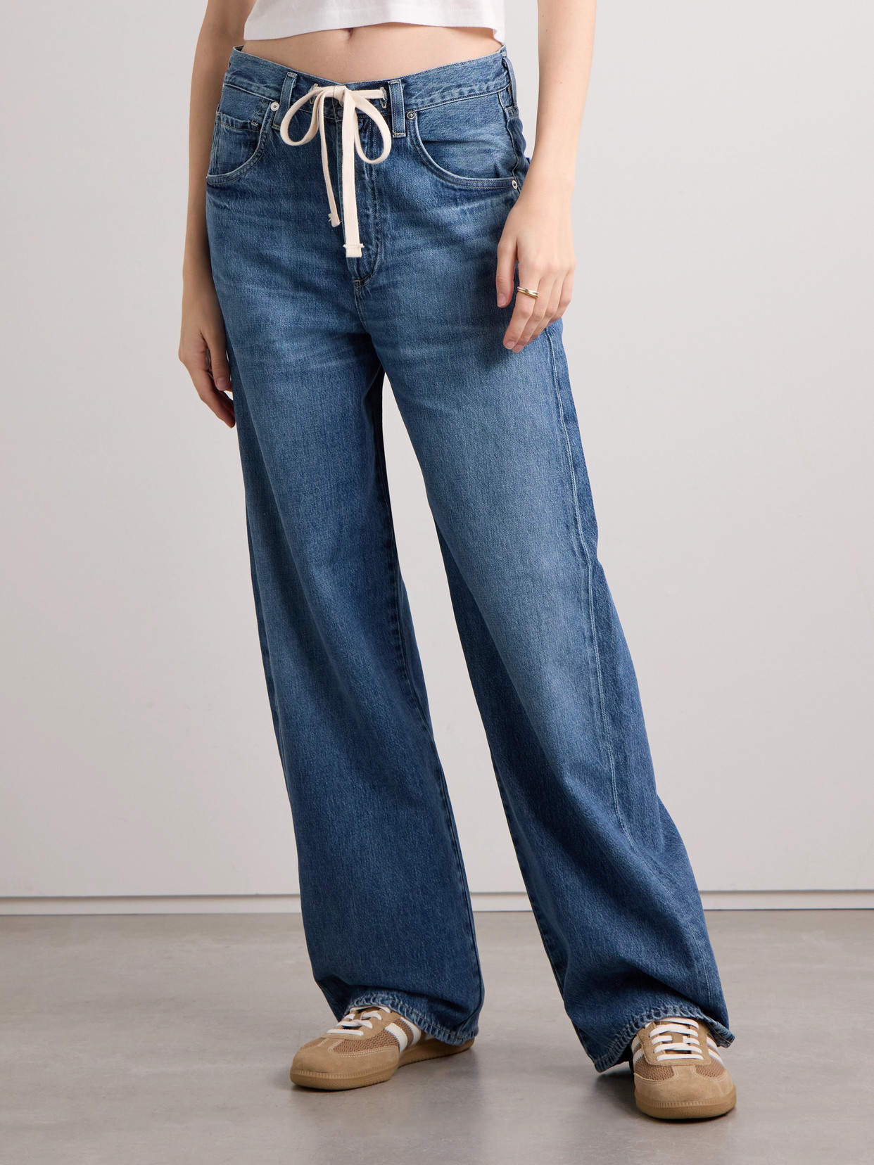 Shop Citizens Of Humanity Brynn Mid-rise Tapered Jeans In Blue