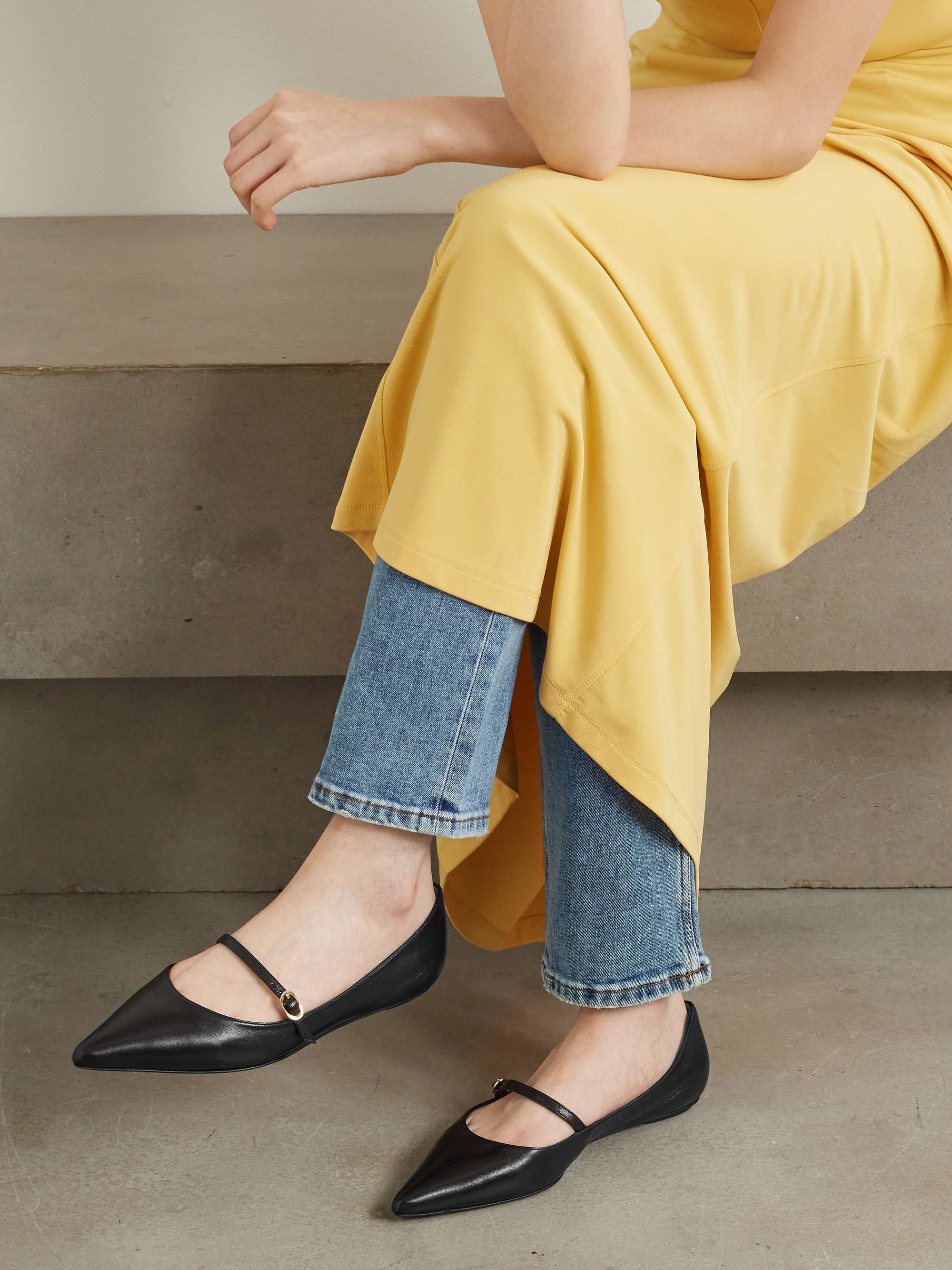 STUART WEITZMAN 