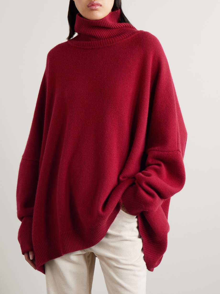 The Row's knitwear is spun from the finest Italian yarns, ensuring pieces like this 'Vinicius' sweater feel incredibly luxurious and last for years. Made from plush cashmere, it comes in a deep claret and has an oversized shape with dropped shoulders. The ribbed turtleneck adds to its coziness.