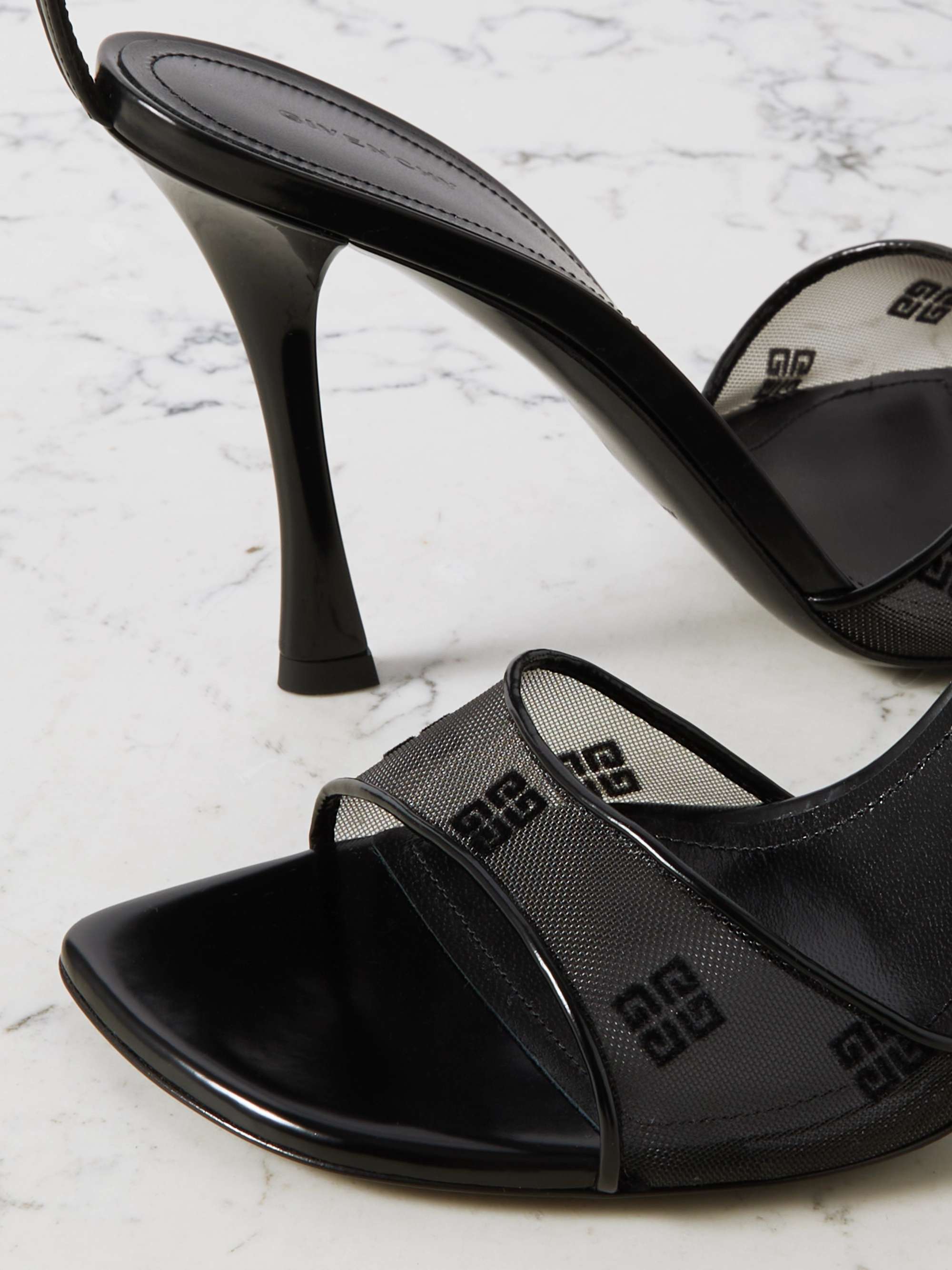 GIVENCHY 