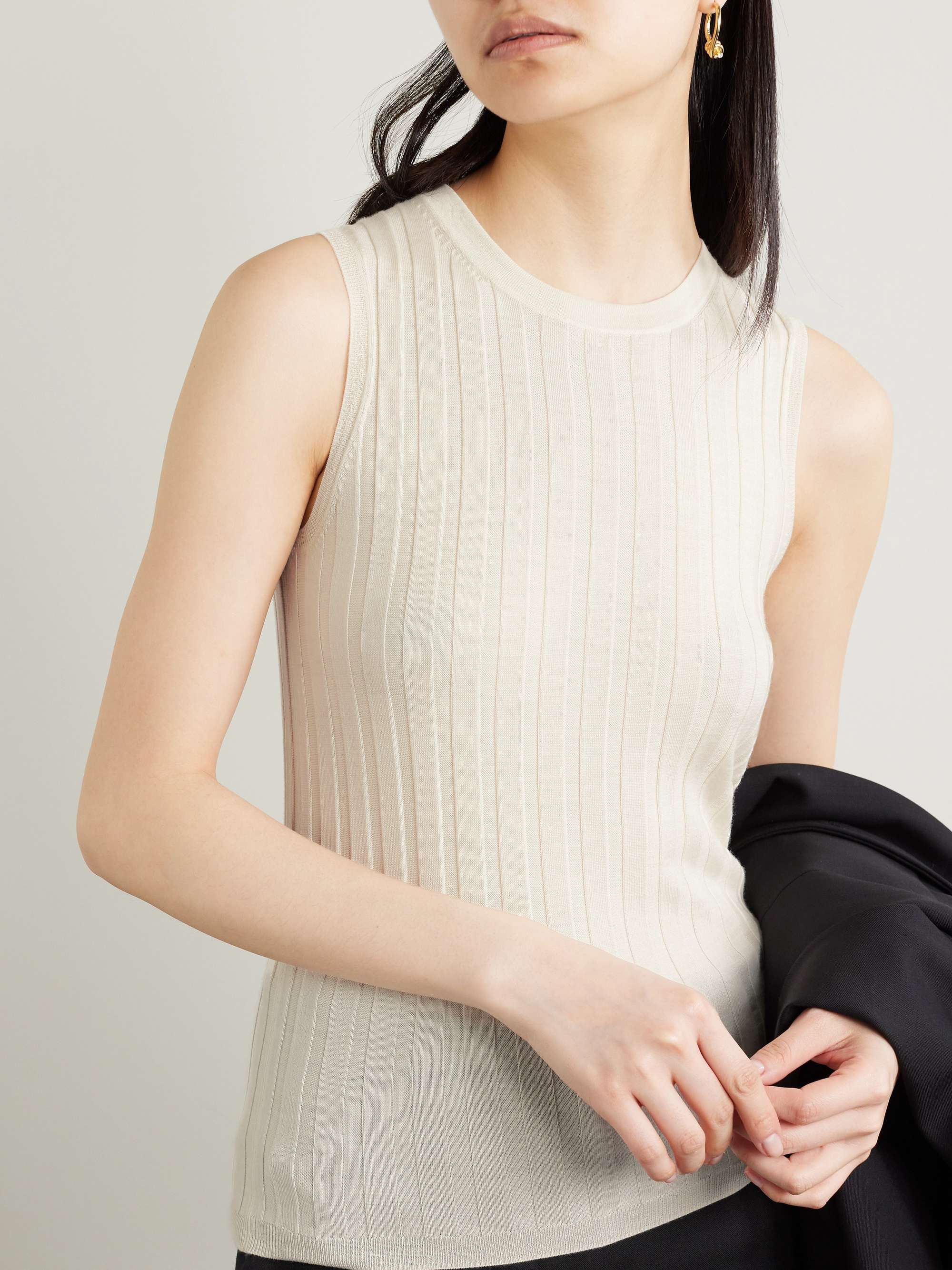 ALLUDE 