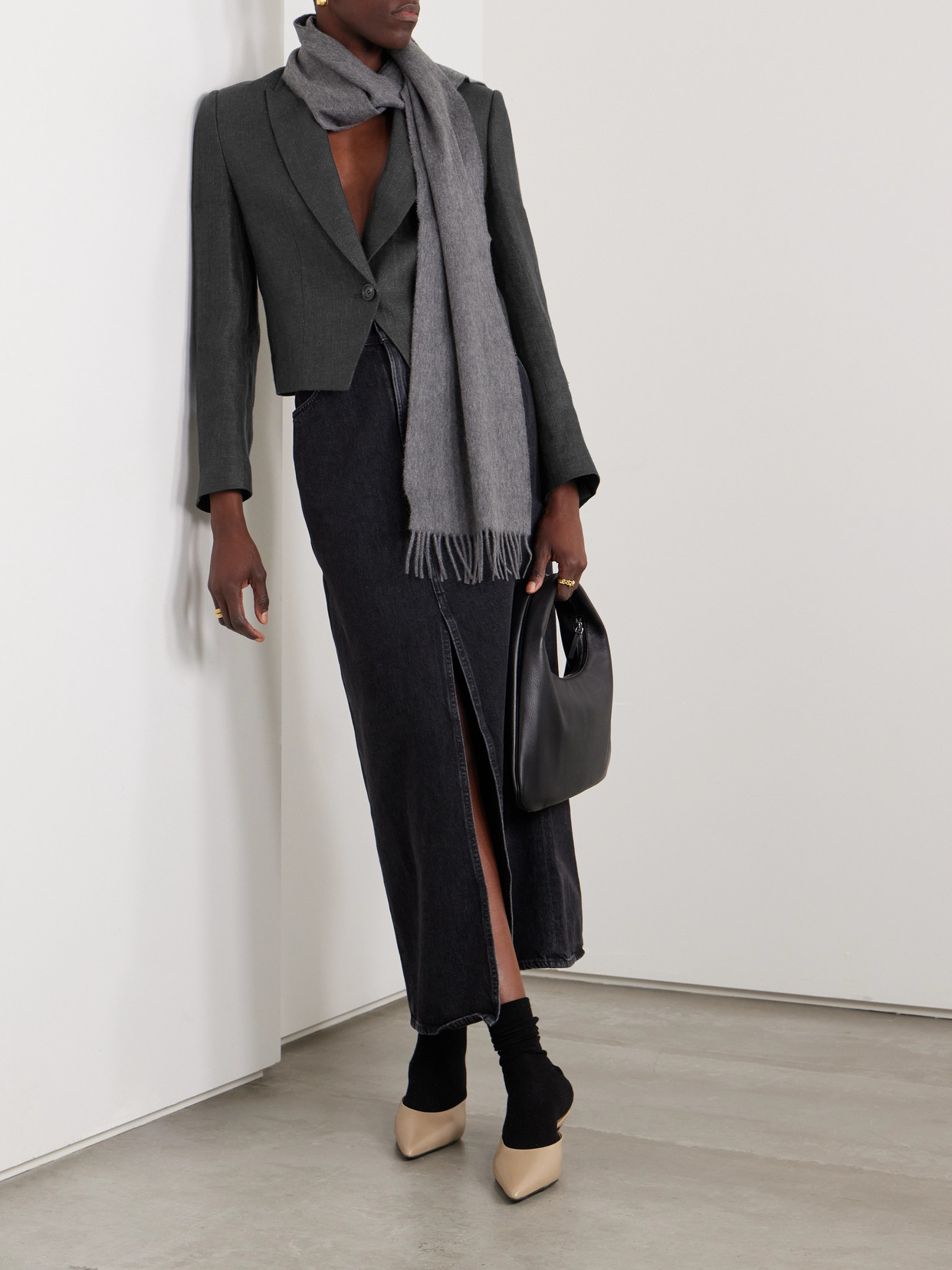 Brunello Cucinelli Cropped Herringbone Linen Blazer In Black