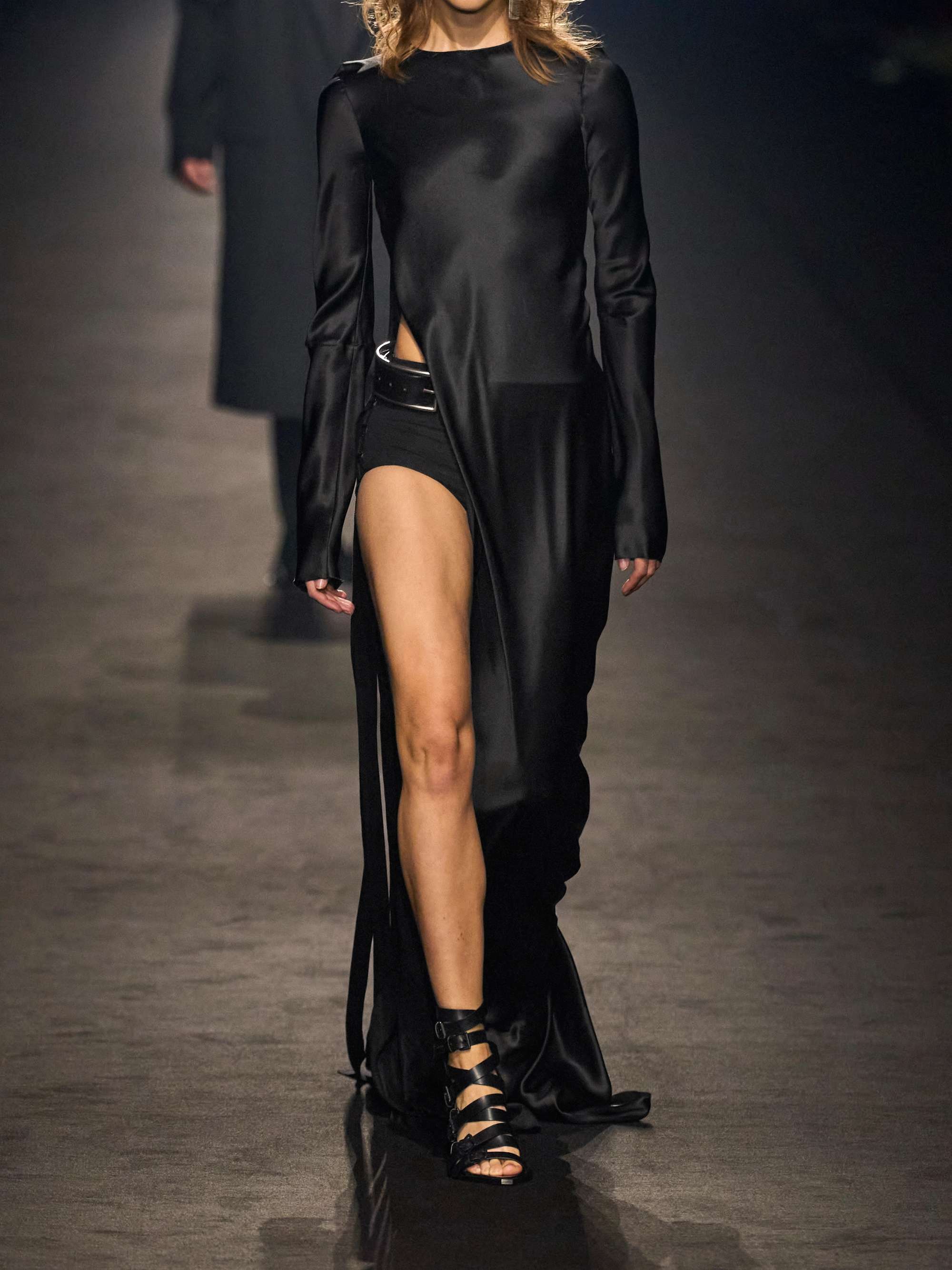ANN DEMEULEMEESTER Xana buckled fringed stretch-crepe shorts