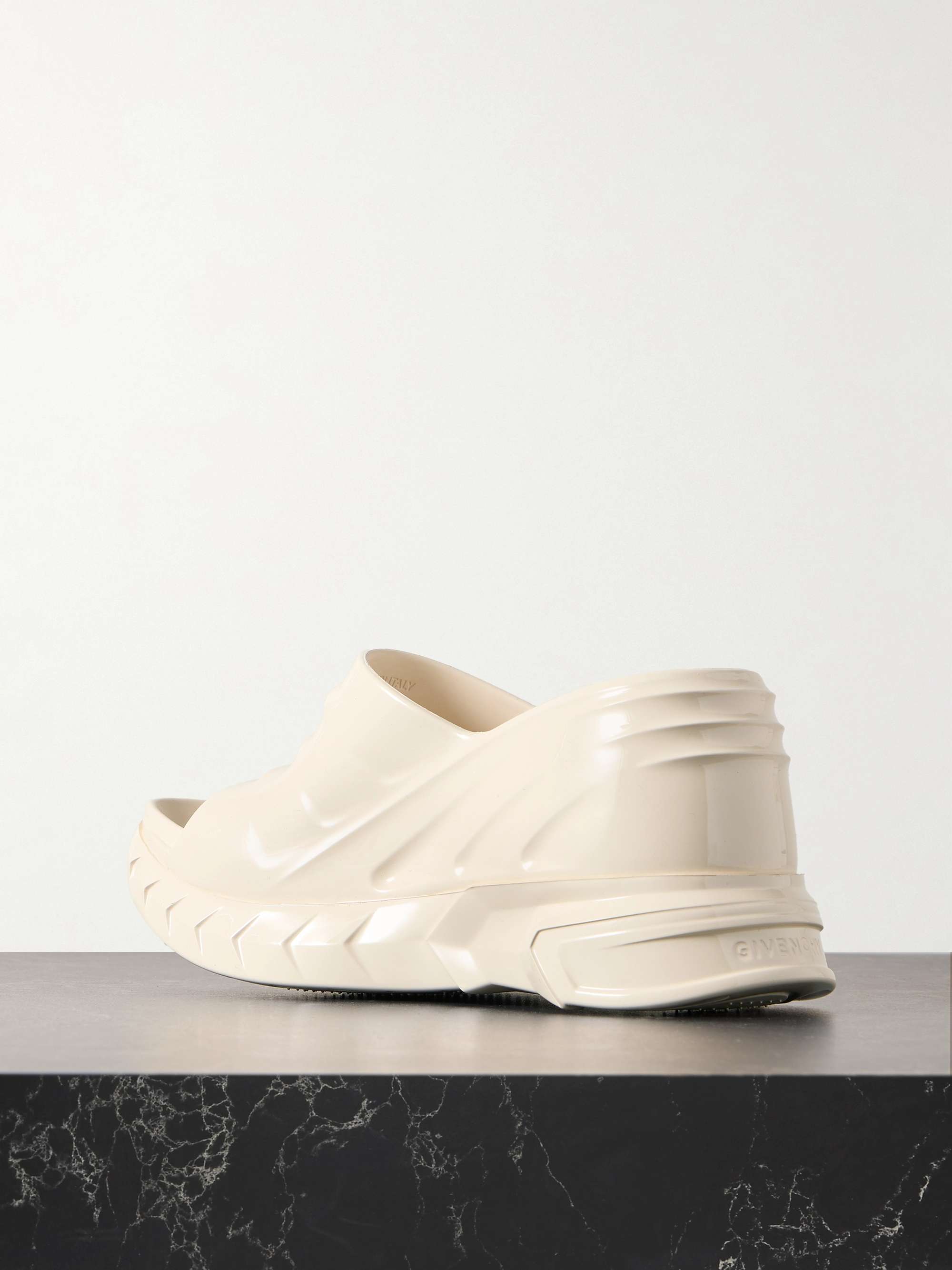 GIVENCHY 