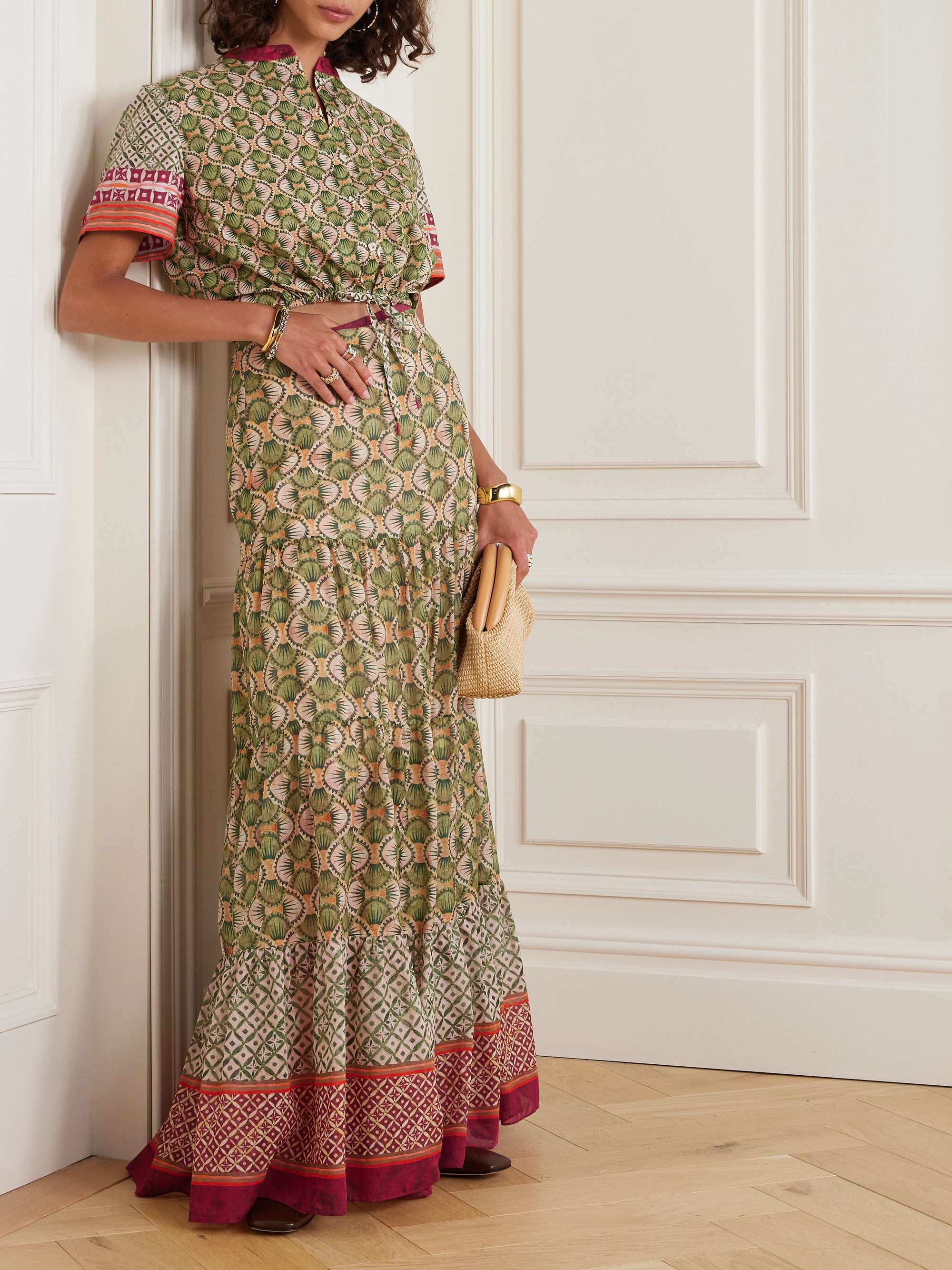 SALONI 