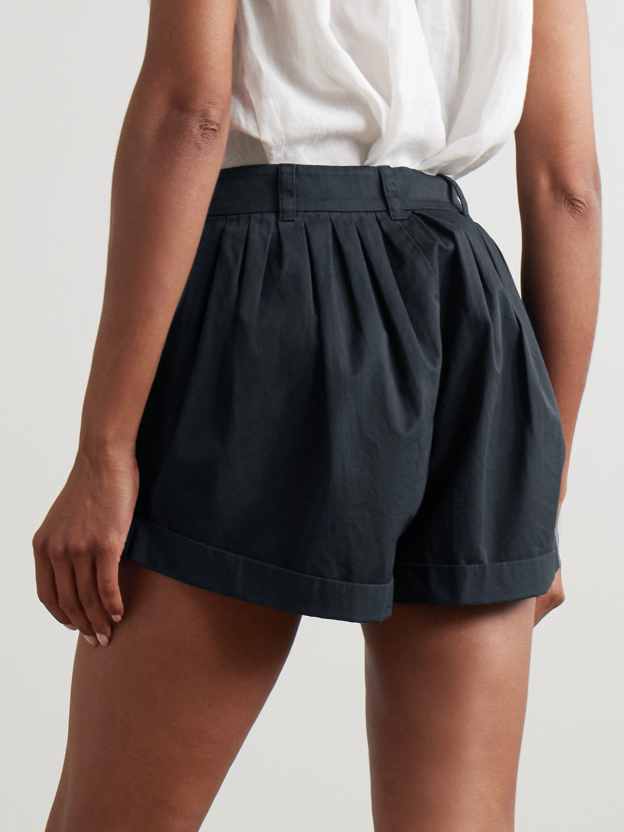 Shop Doen Paige Pleated Organic Cotton-poplin Shorts In Black