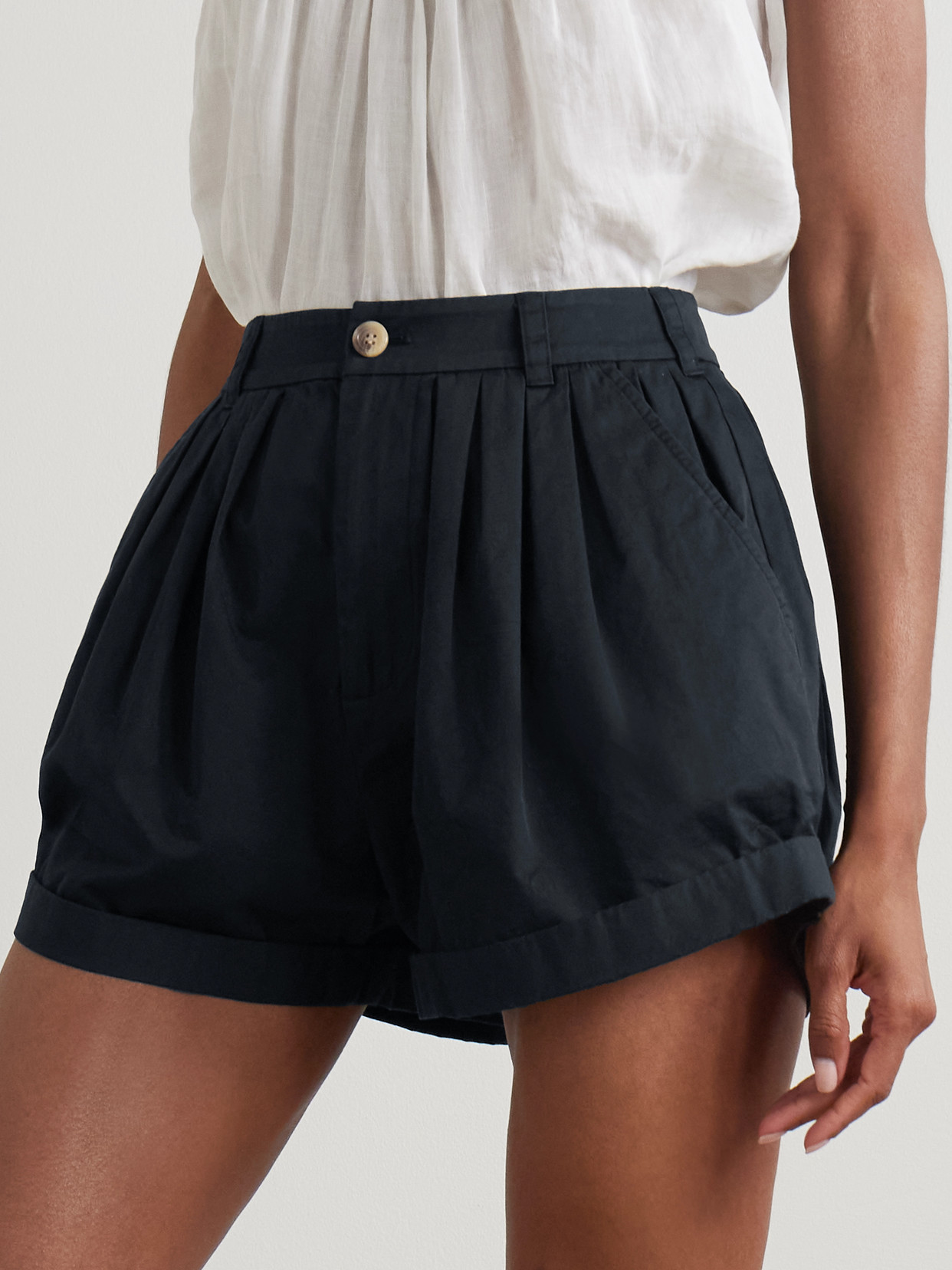 Shop Doen Paige Pleated Organic Cotton-poplin Shorts In Black