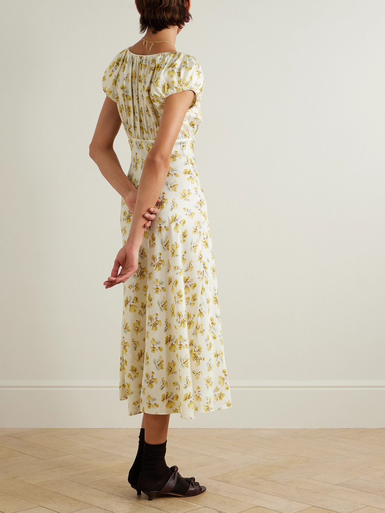 Shop Doen Florencia Floral-print Silk-blend Midi Dress In Yellow