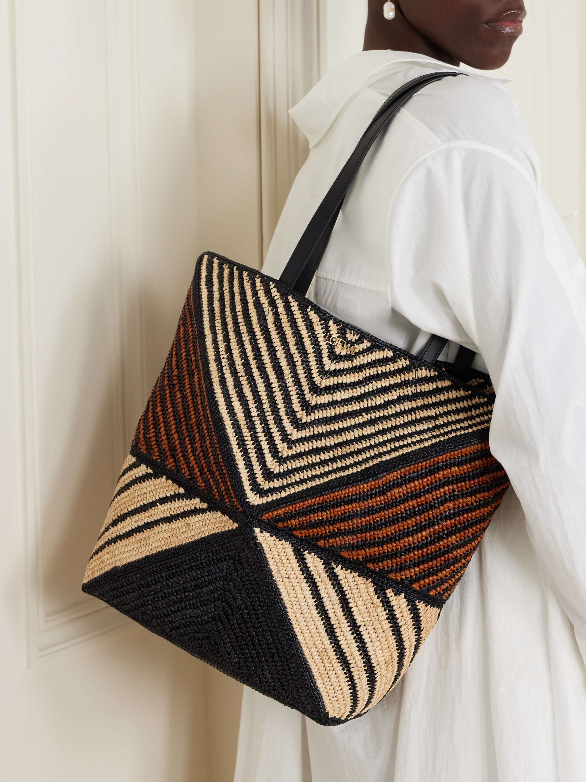LOEWE + Paula's Ibiza Puzzle Fold ラフィア ミディアム