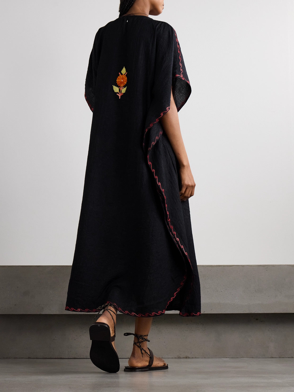 Admona Embroidered Crinkled-gauze Kaftan In Black