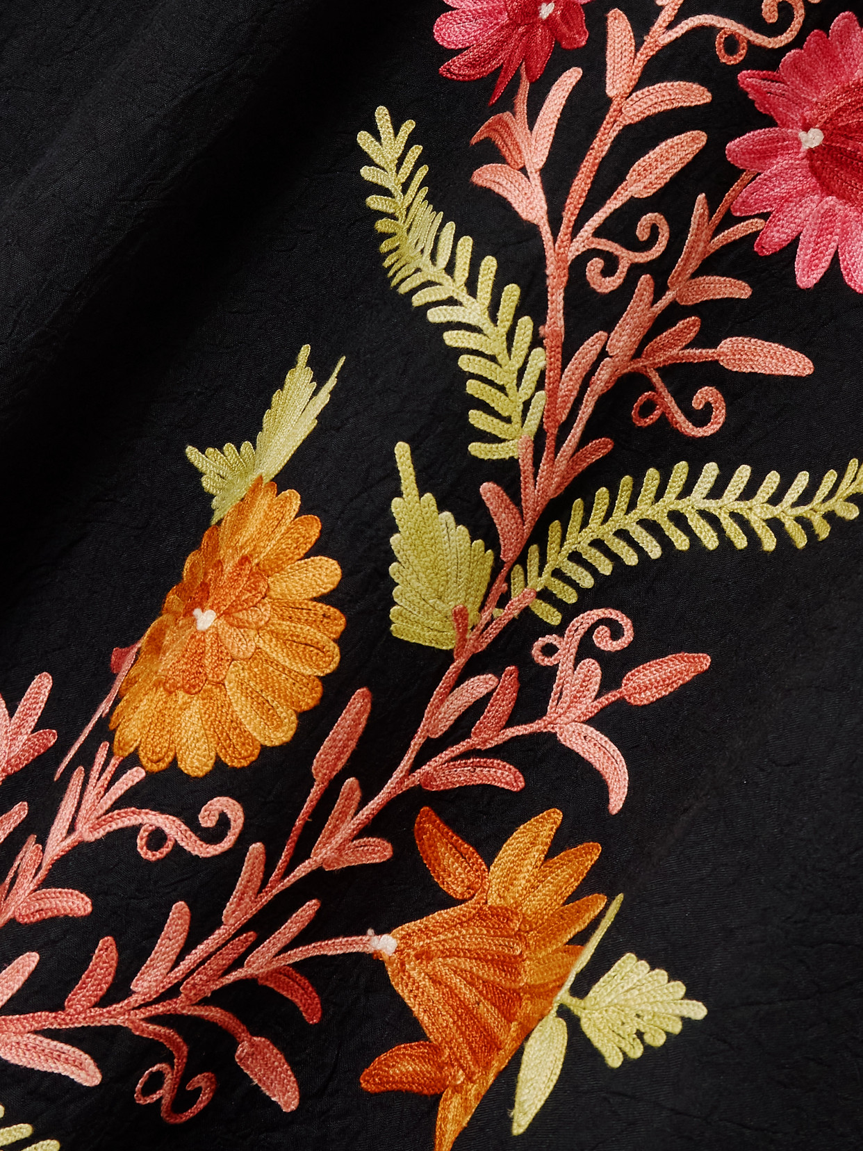 Admona Embroidered Crinkled-gauze Kaftan In Black