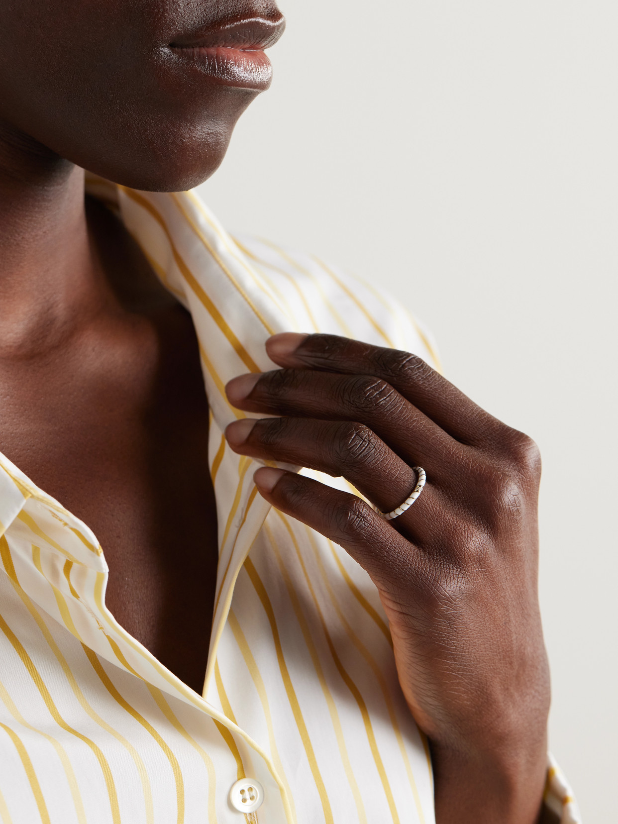 Yvonne Léon 9-karat Gold, Diamond And Enamel Ring In Gold