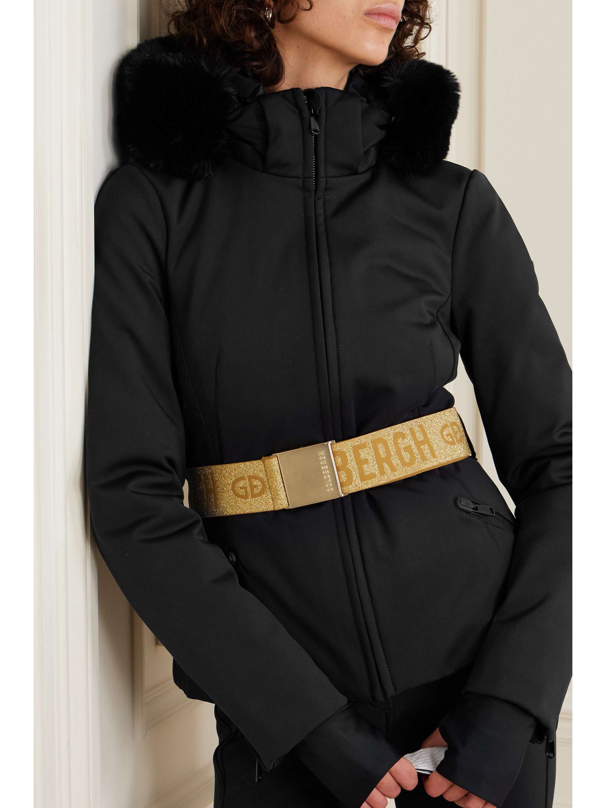 Veste de ski ?� capuche en tissu technique ?� finitions en fourrure synth?�tique Hida GOLDBERGH 