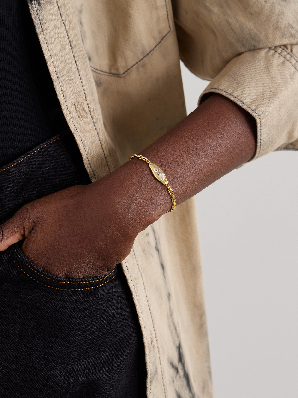 Uniform Object Mini Vessel 18-karat Gold Diamond Bracelet In Gold