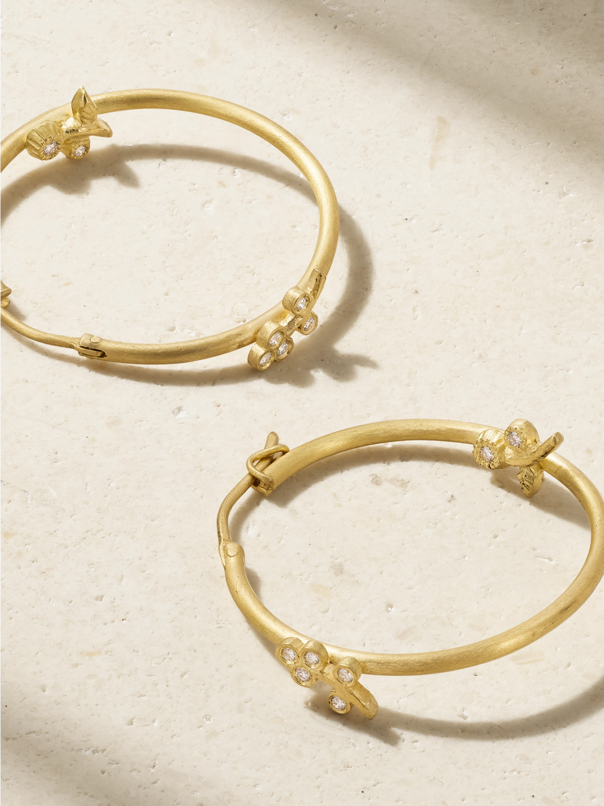 ILEANA MAKRI LAVENDER MEDIUM 18-KARAT GOLD DIAMOND HOOP EARRINGS