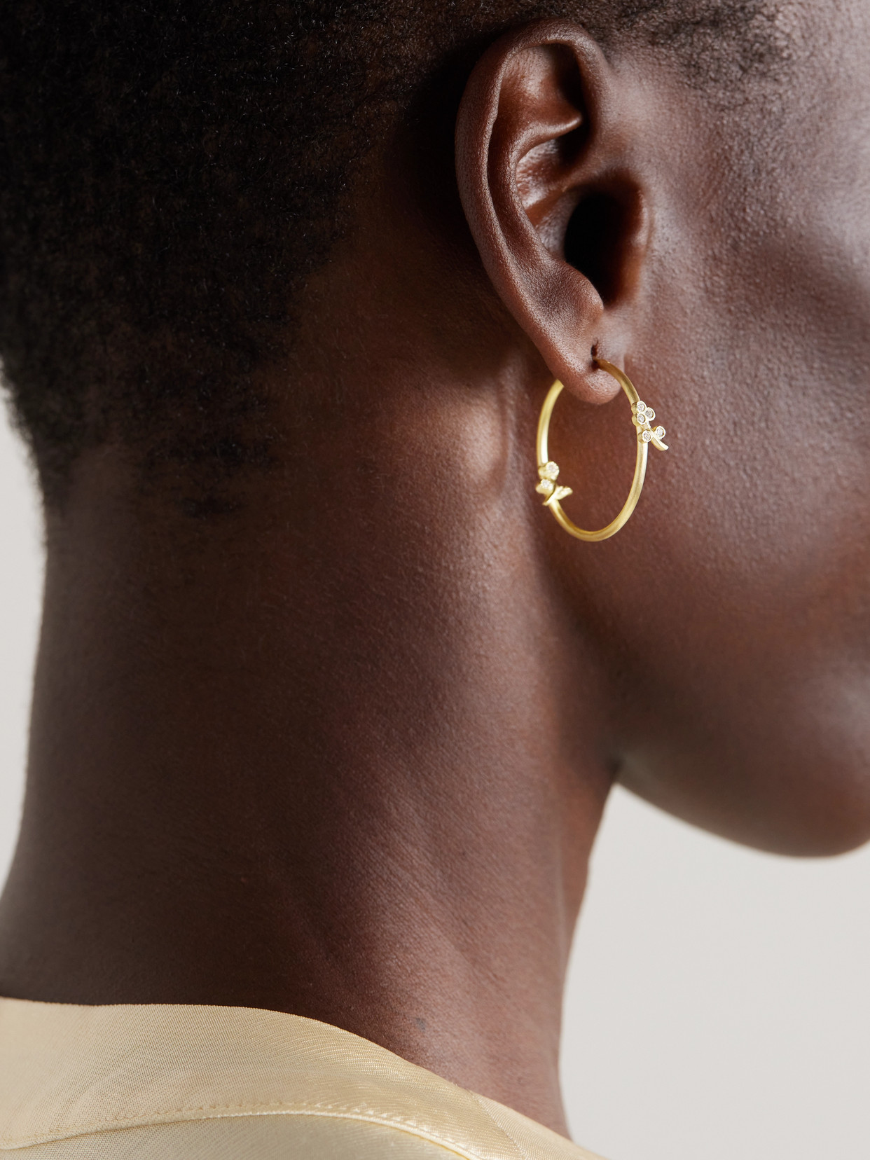 ILEANA MAKRI LAVENDER MEDIUM 18-KARAT GOLD DIAMOND HOOP EARRINGS