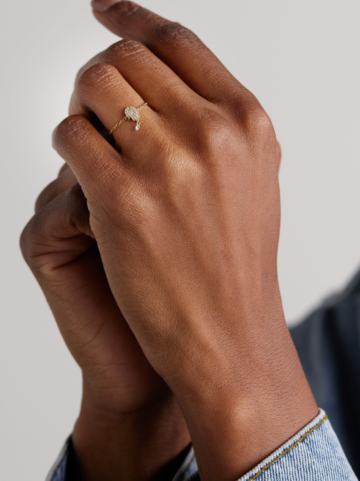Persée Hand Of Fatima 18-karat Gold Diamond Ring In Gold