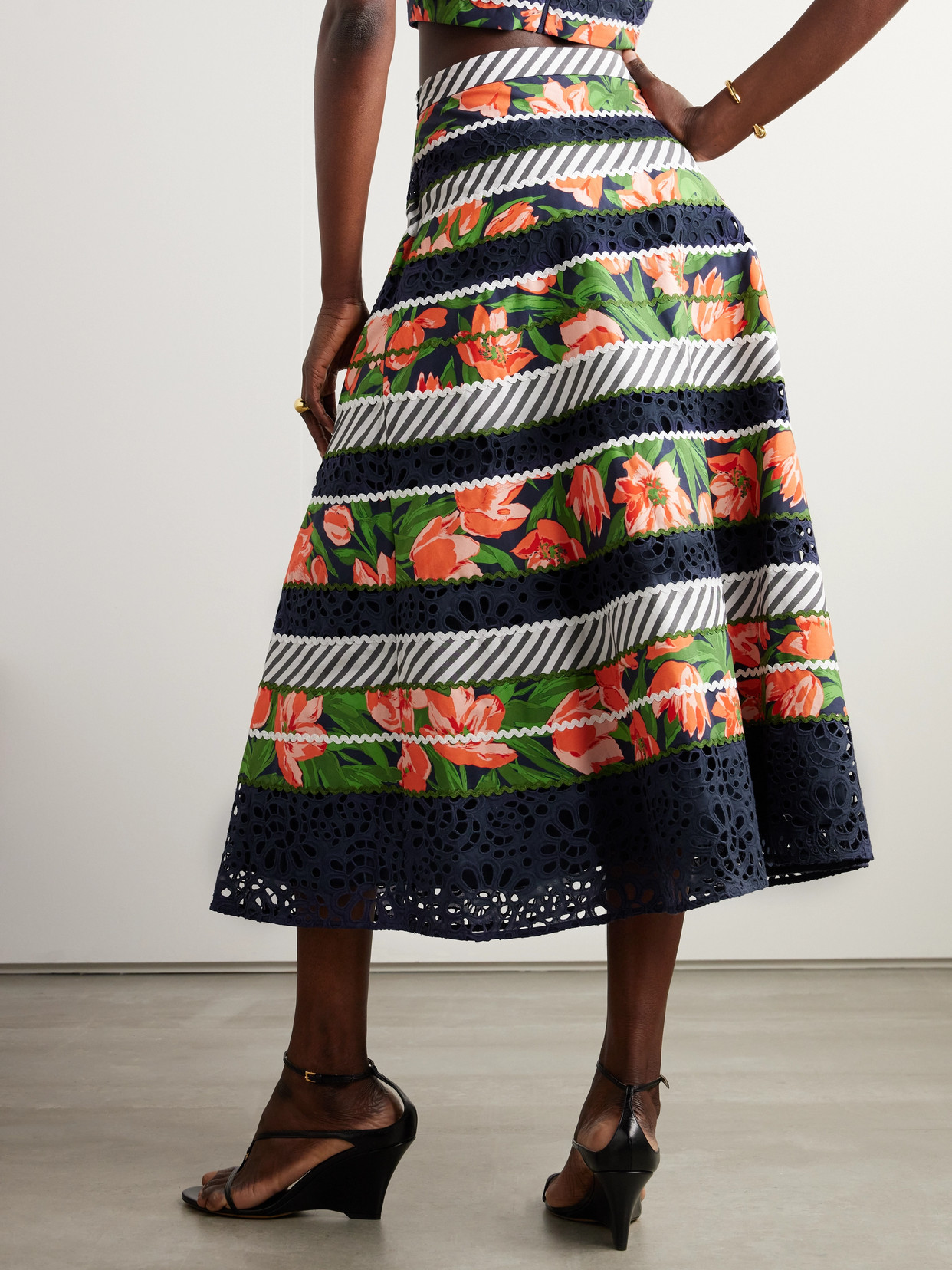 CAROLINA HERRERA RIC RAC-TRIMMED PRINTED COTTON-BLEND POPLIN AND BRODERIE ANGLAISE MIDI SKIRT