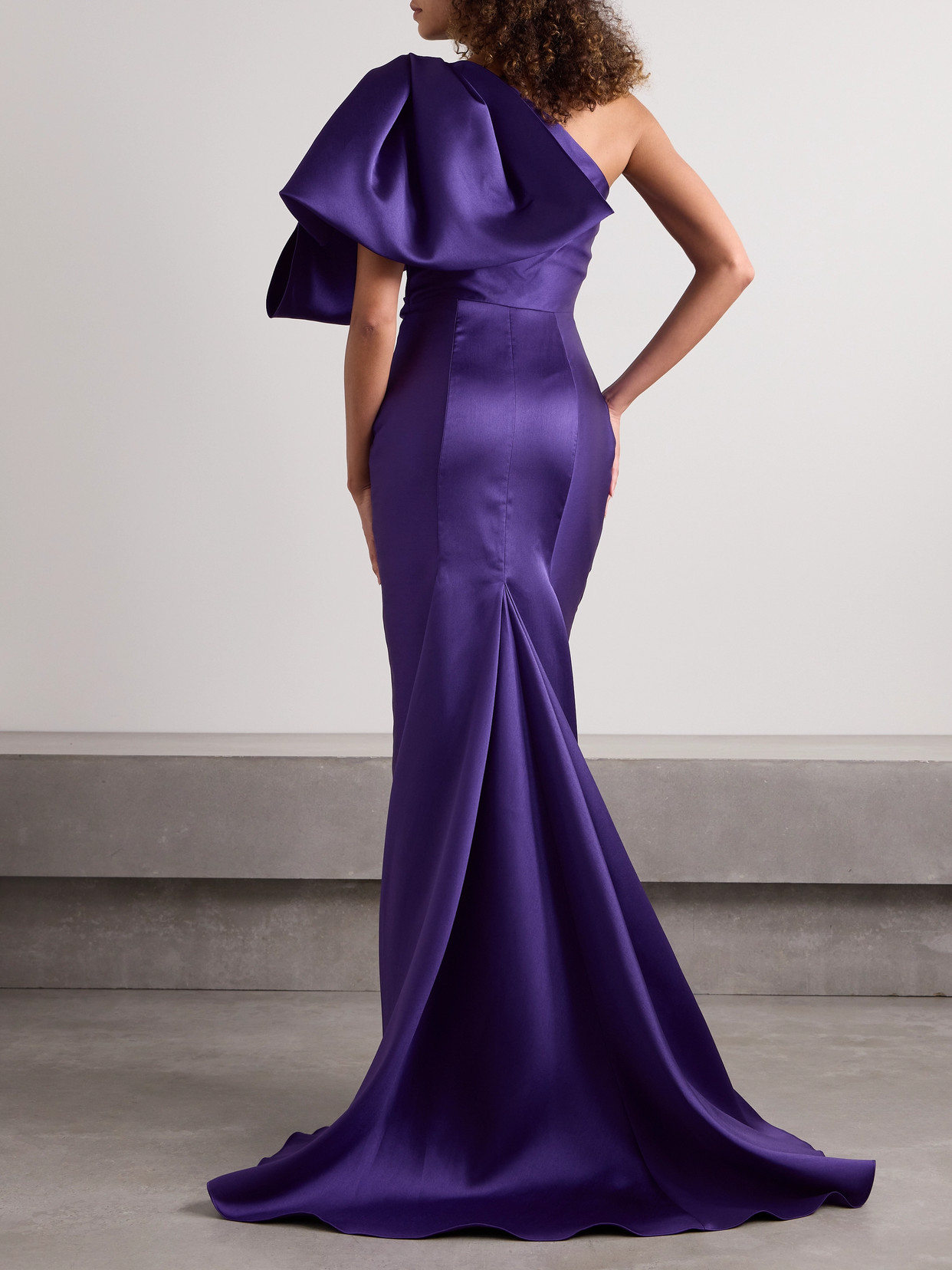 Solace London Priya Maxikleid Mit Oversized-schleife In Purple