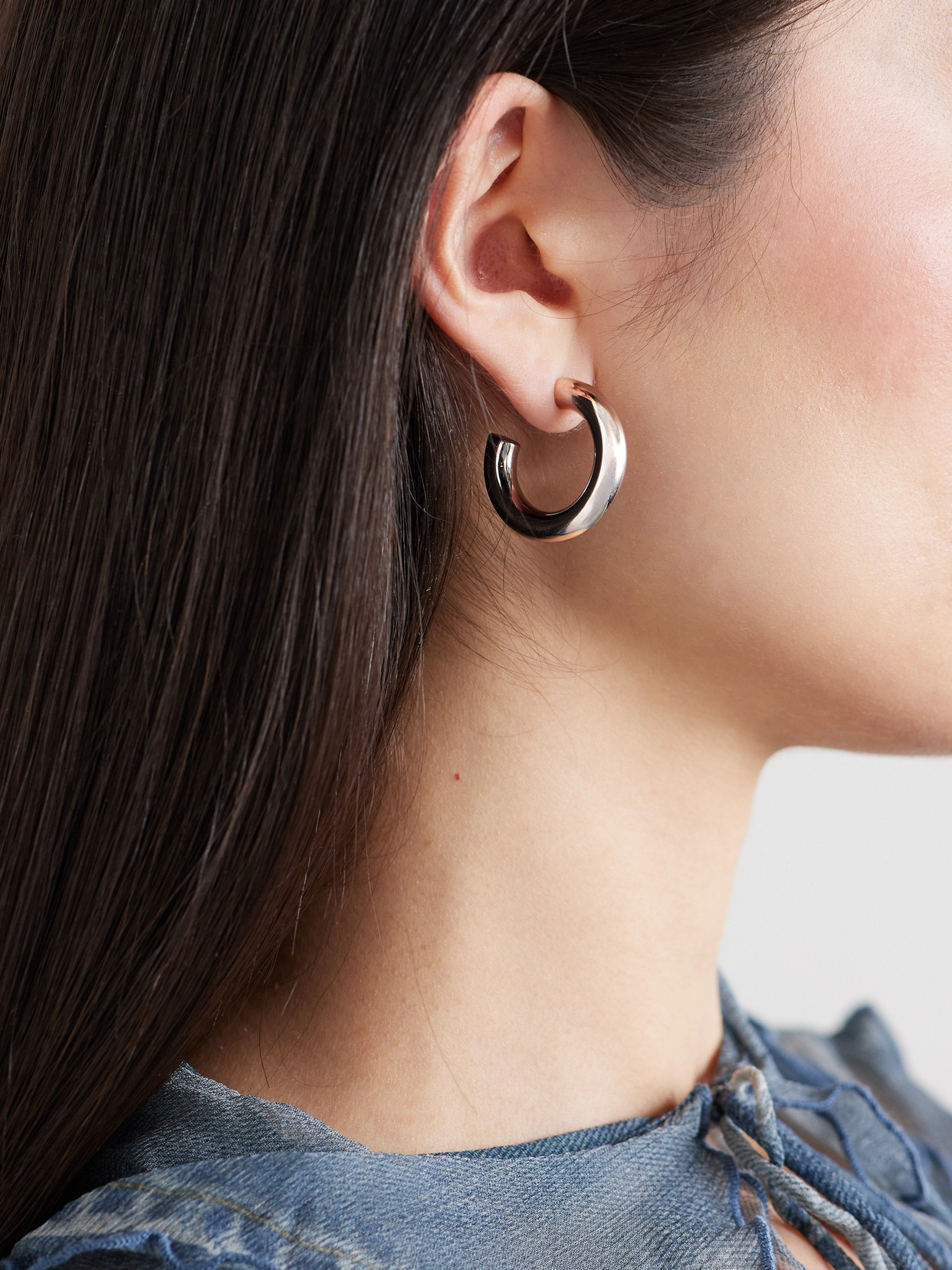 Jennifer Fisher Natasha Huggies Silver-tone Hoop Earrings In Silver