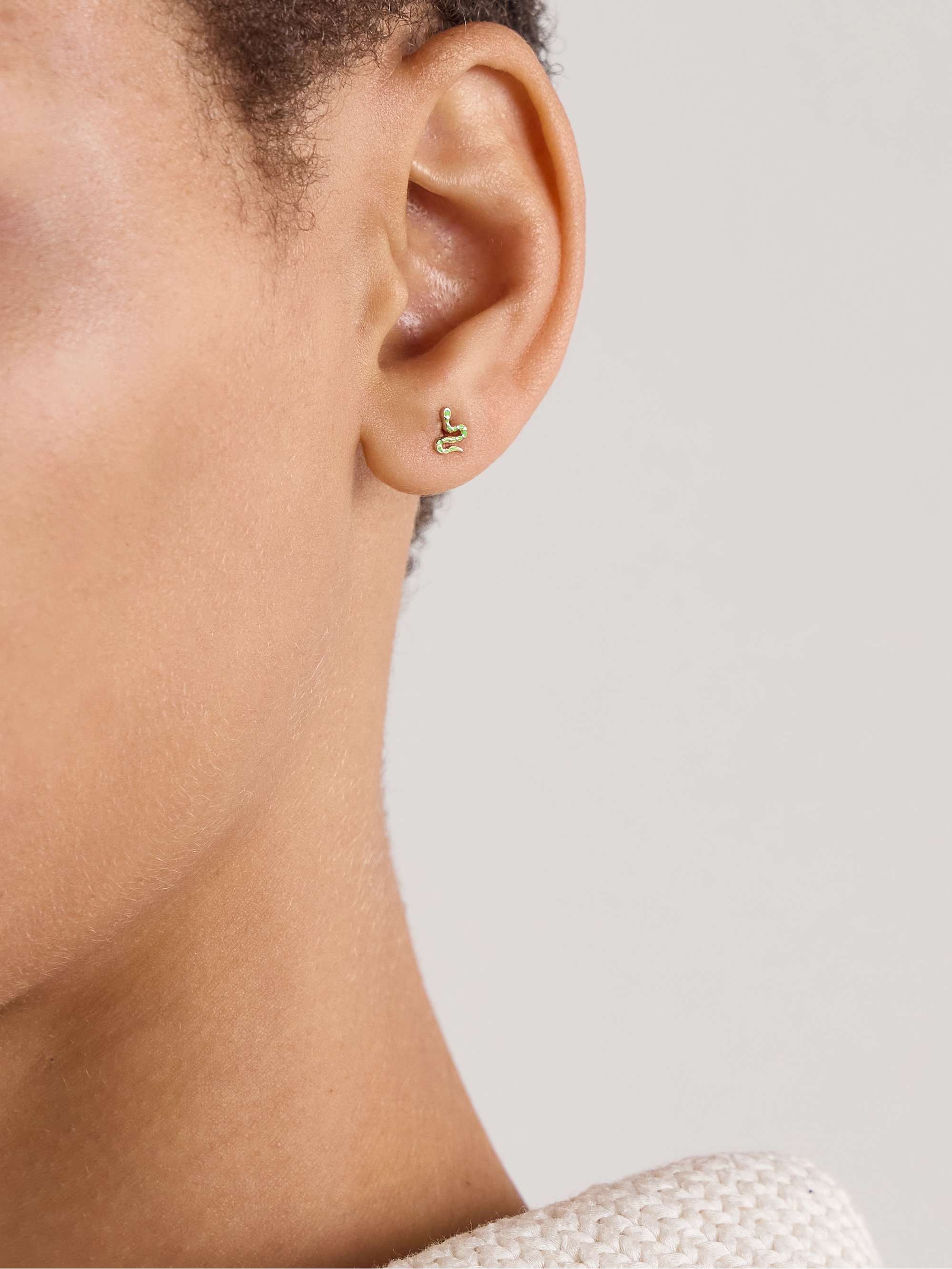 ALISON LOU Snake einzelner Ohrstecker aus 14 Karat Gold mit Emaille
