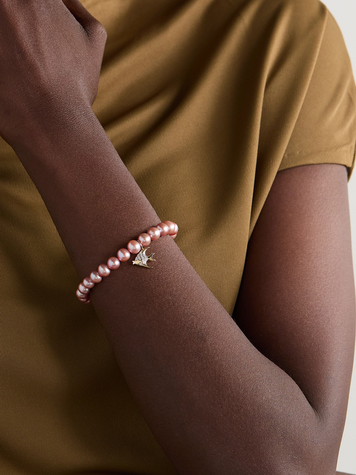 SYDNEY EVAN ANGEL FISH 14-KARAT GOLD, ENAMEL PEARL AND DIAMOND BRACELET