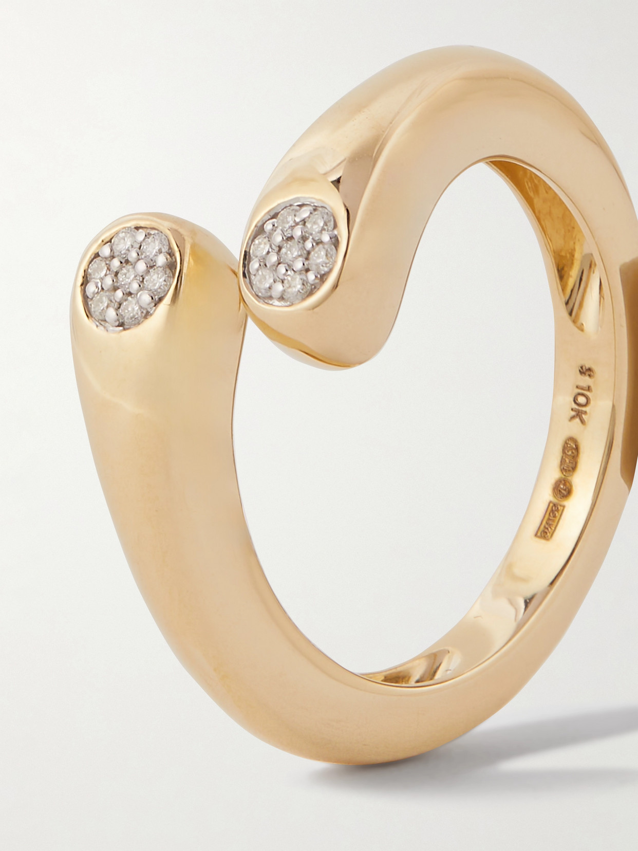 STONE AND STRAND HUG 10-KARAT GOLD DIAMOND RING