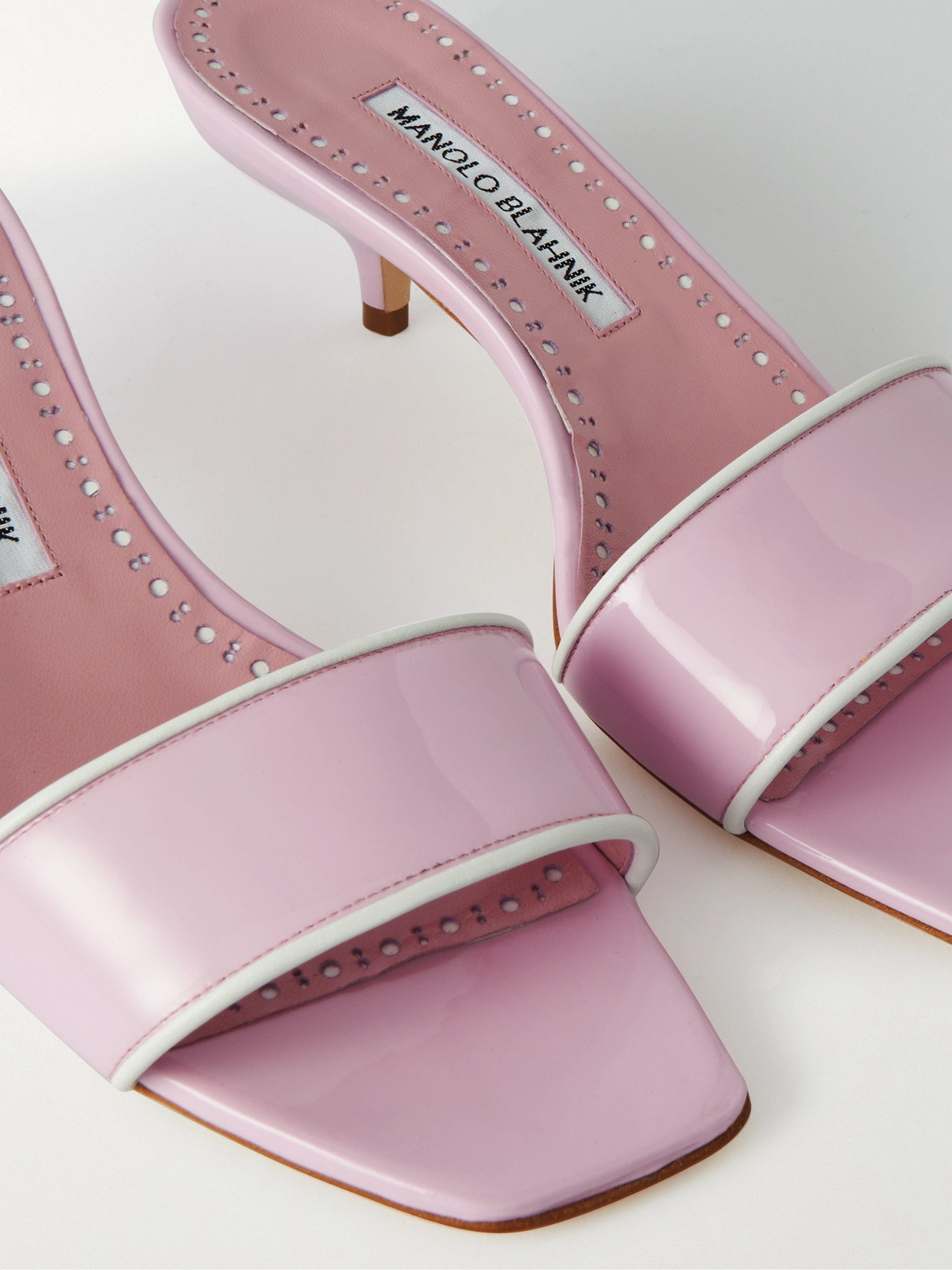 Manolo Blahnik Helamu 50 Two-tone Patent-leather Mules In Pink