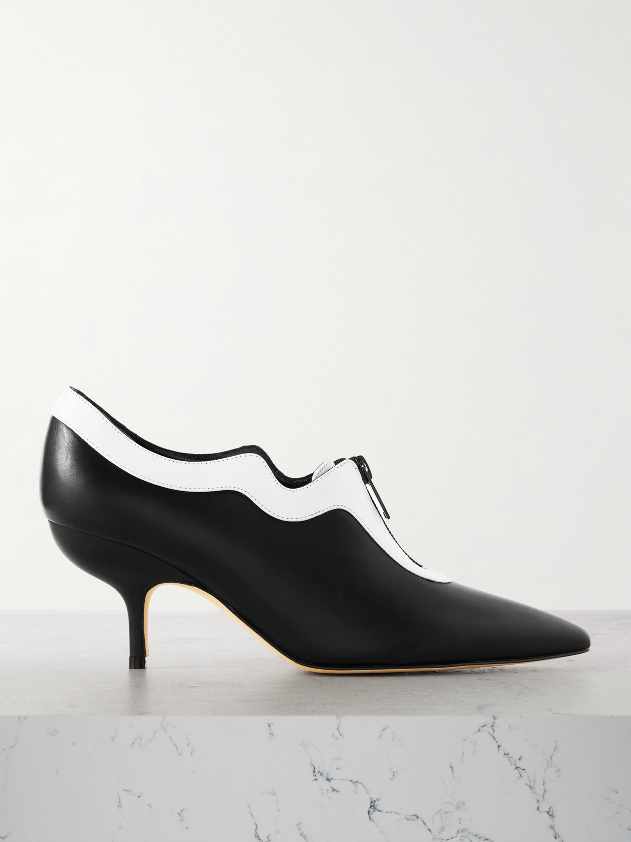 Manolo Blahnik Zeynep 70 Leather Pumps In Black