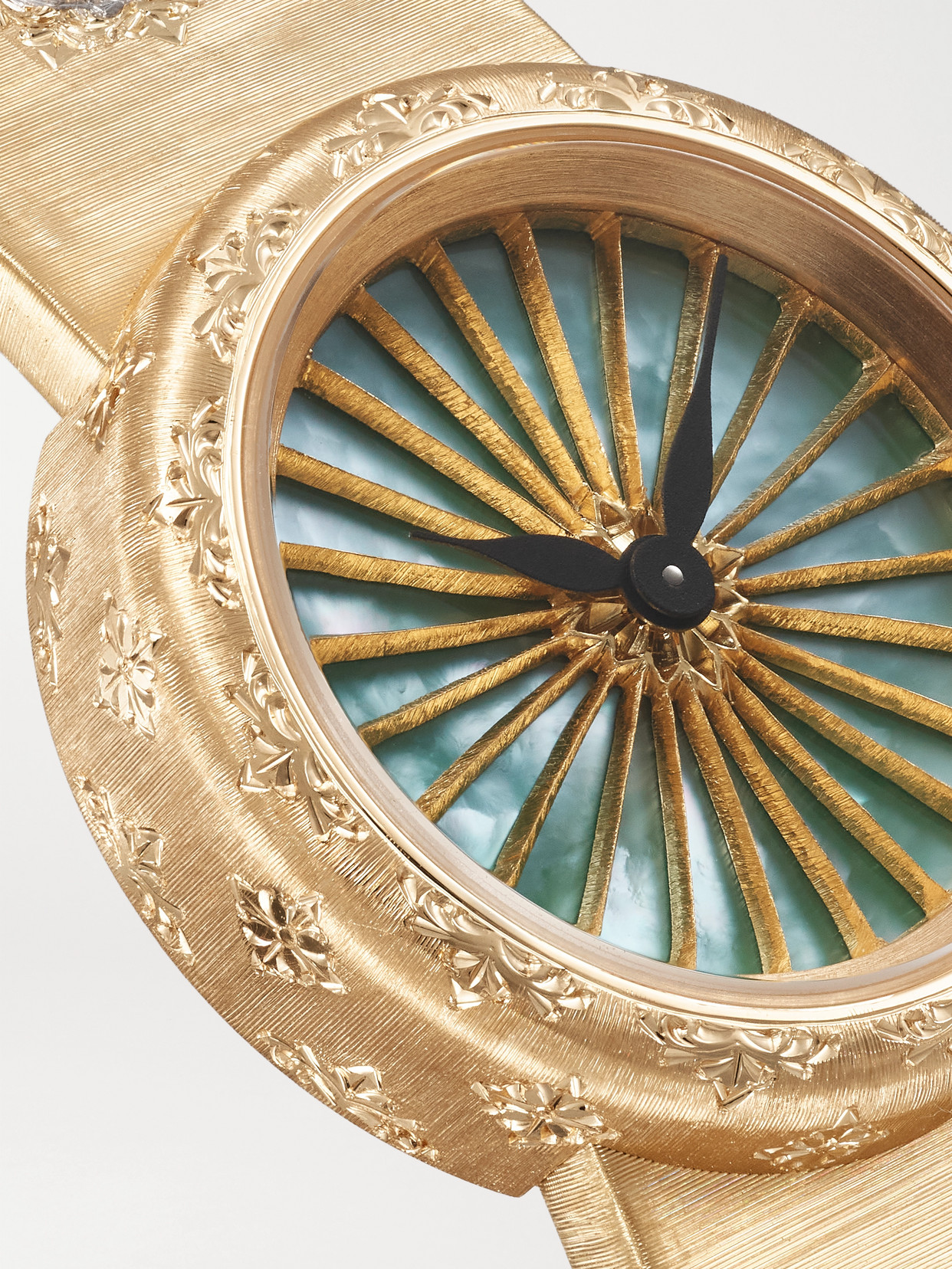 Buccellati Macri 24mm 18-karat Gold, Mother-of-pearl And Diamond Watch In Gold