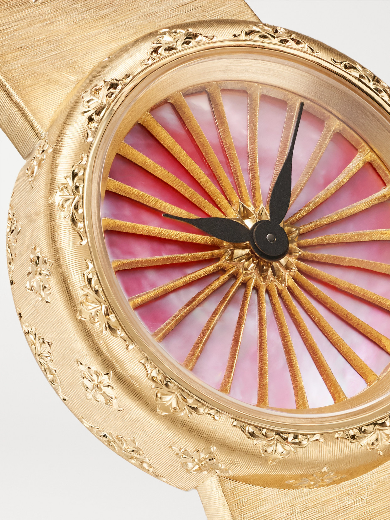 Buccellati Macri 24mm 18-karat Gold, Mother-of-pearl And Diamond Watch In Gold