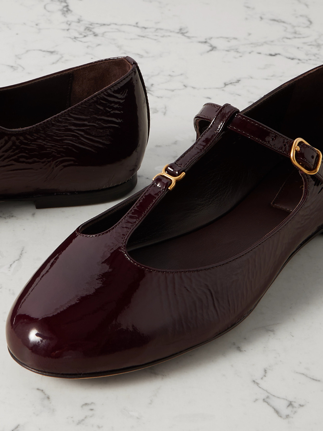 Chloé Marcie Embellished Crinkled Patent-leather Ballet Flats In Burgundy