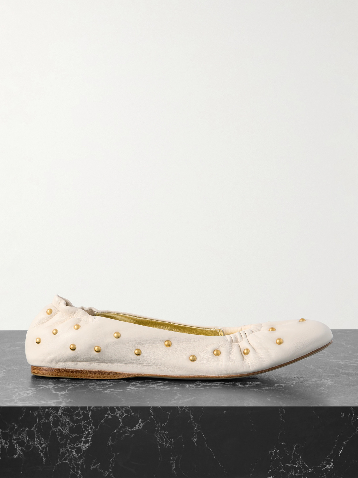 Chloé Eia Studded Ruched Leather Ballet Flats In Off-white