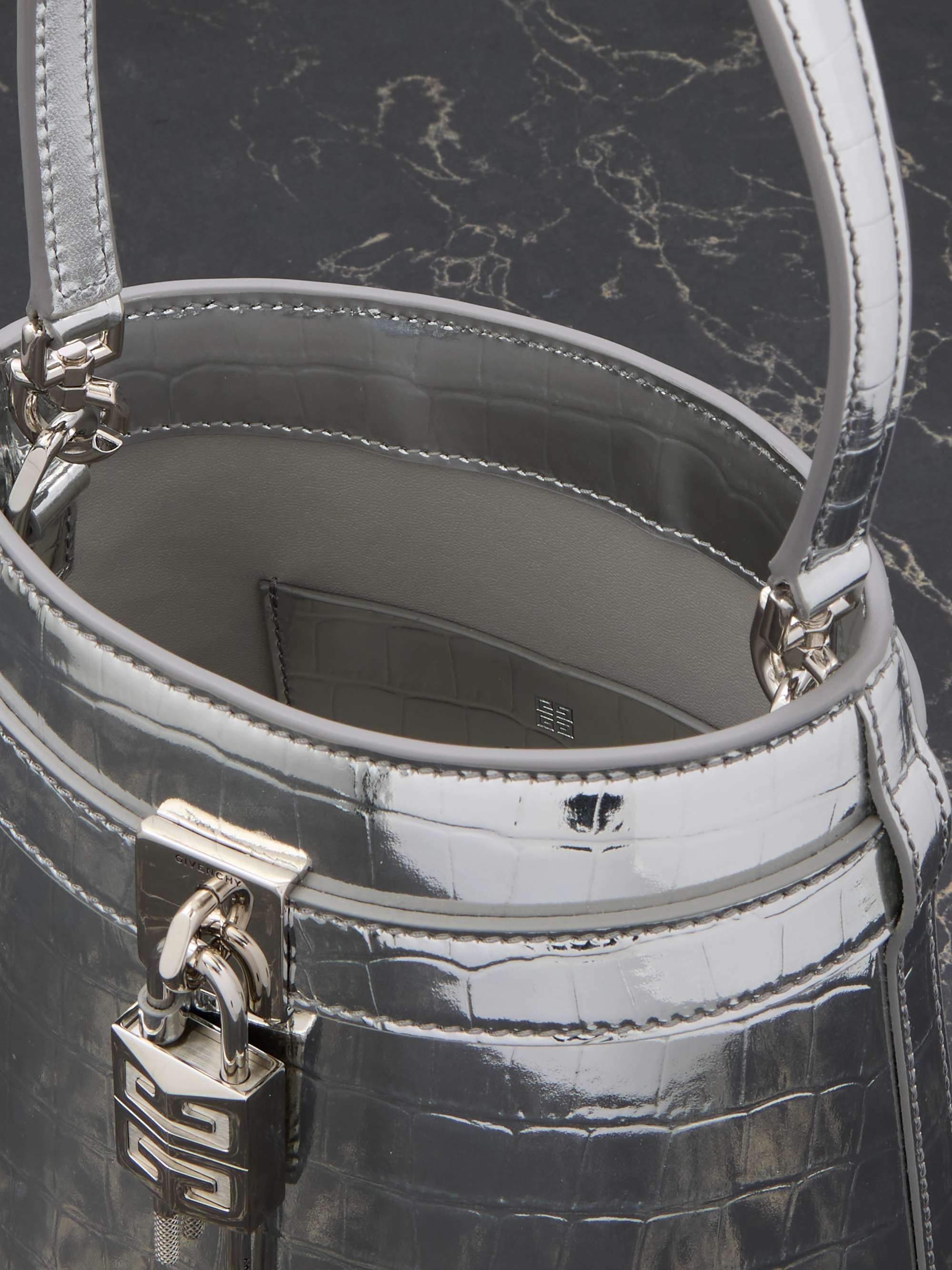 GIVENCHY 